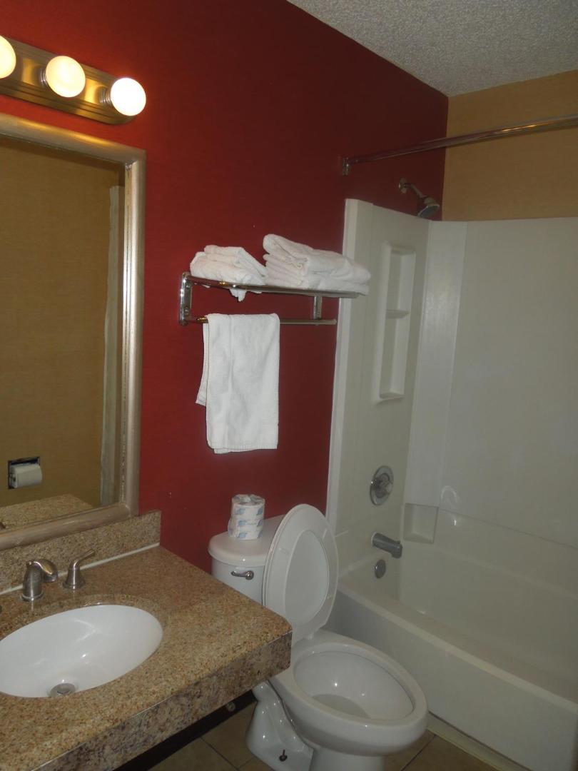 Super 8 by Wyndham Waldorf