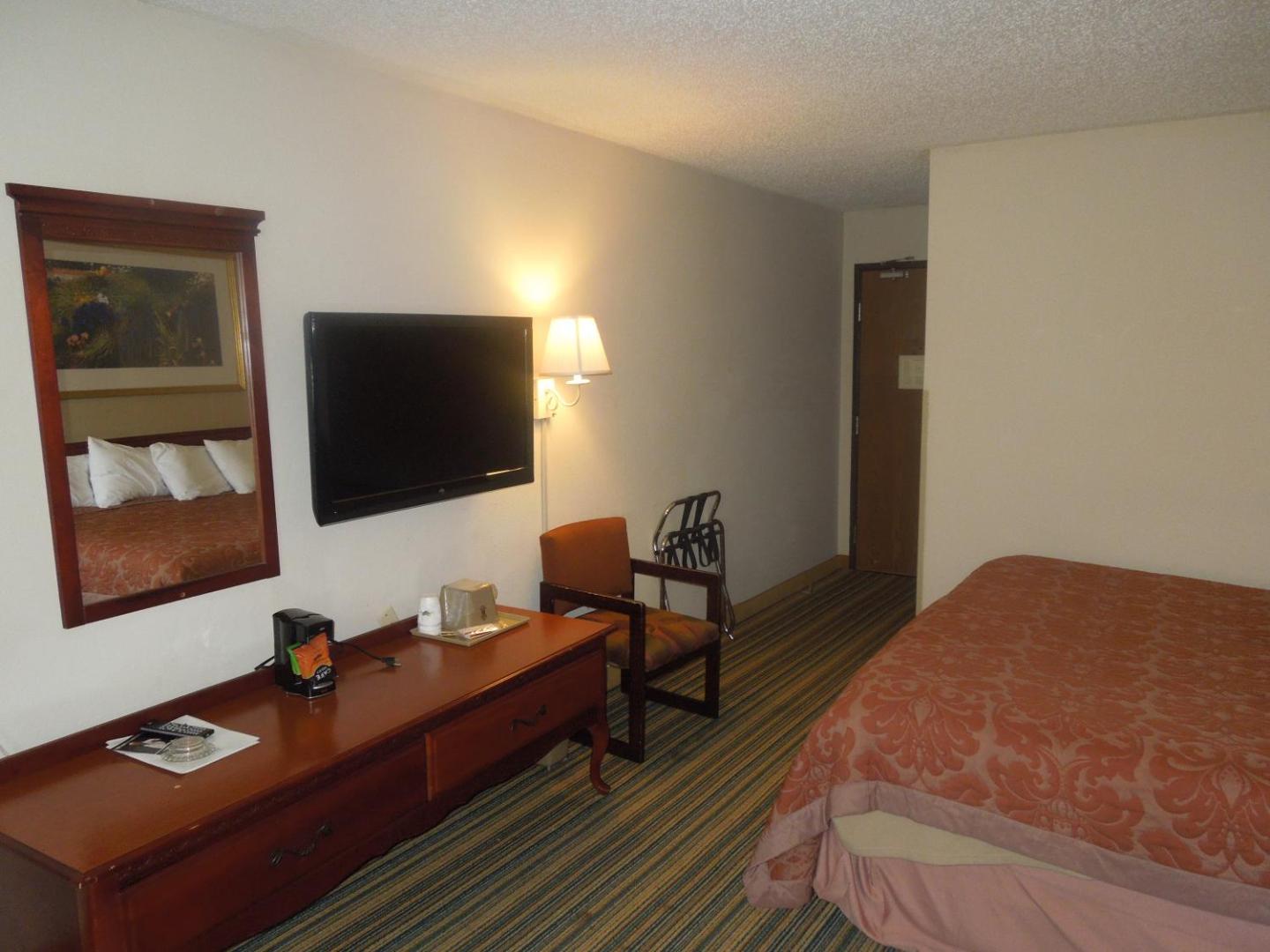 Super 8 by Wyndham Waldorf