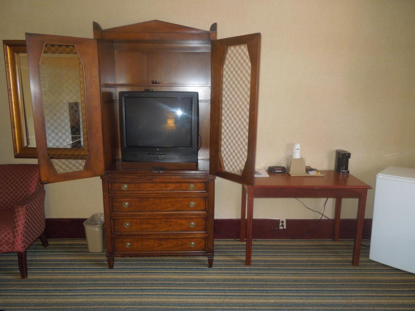Super 8 by Wyndham Waldorf