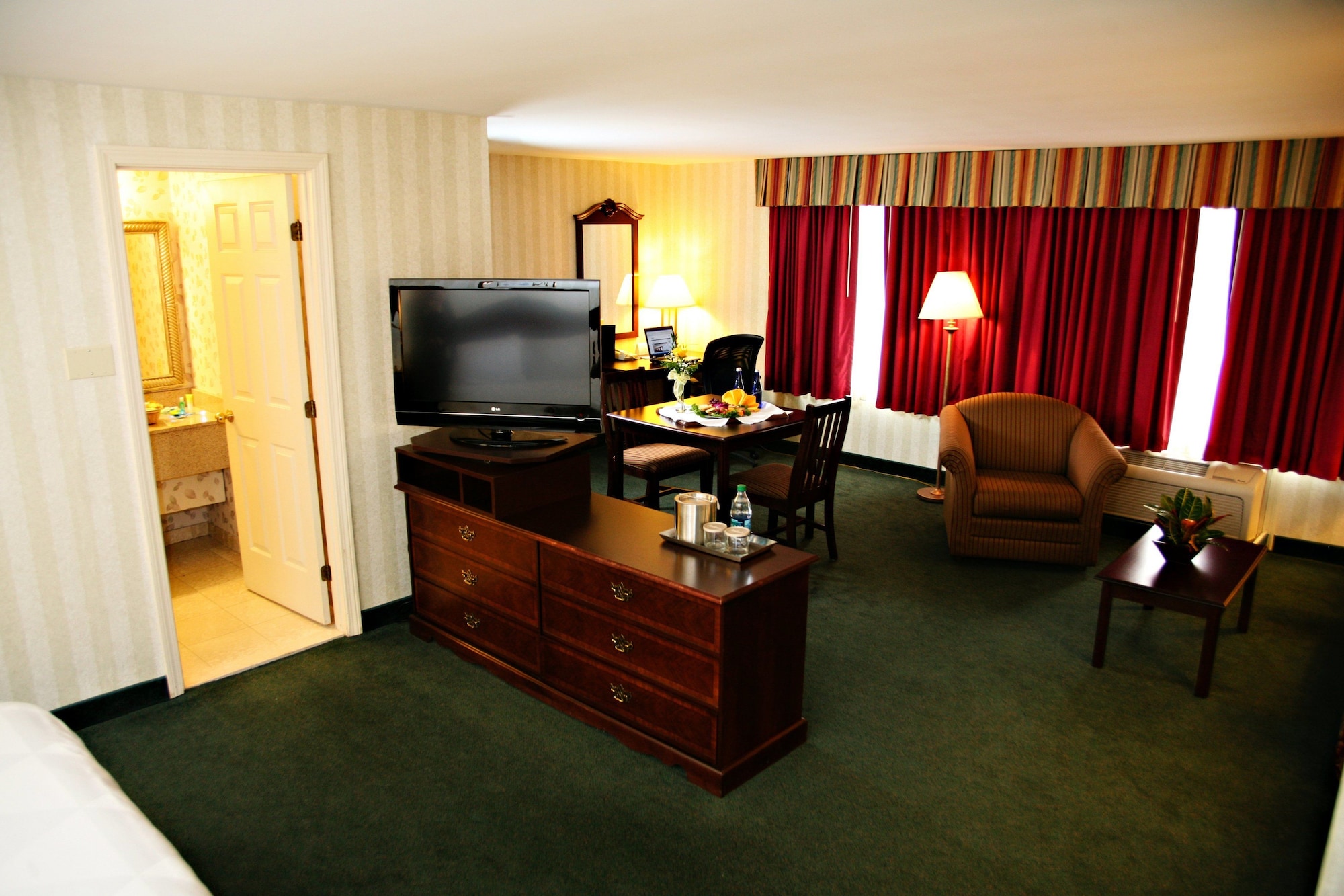 Radisson Hotel & Suites Chelmsford-Lowell