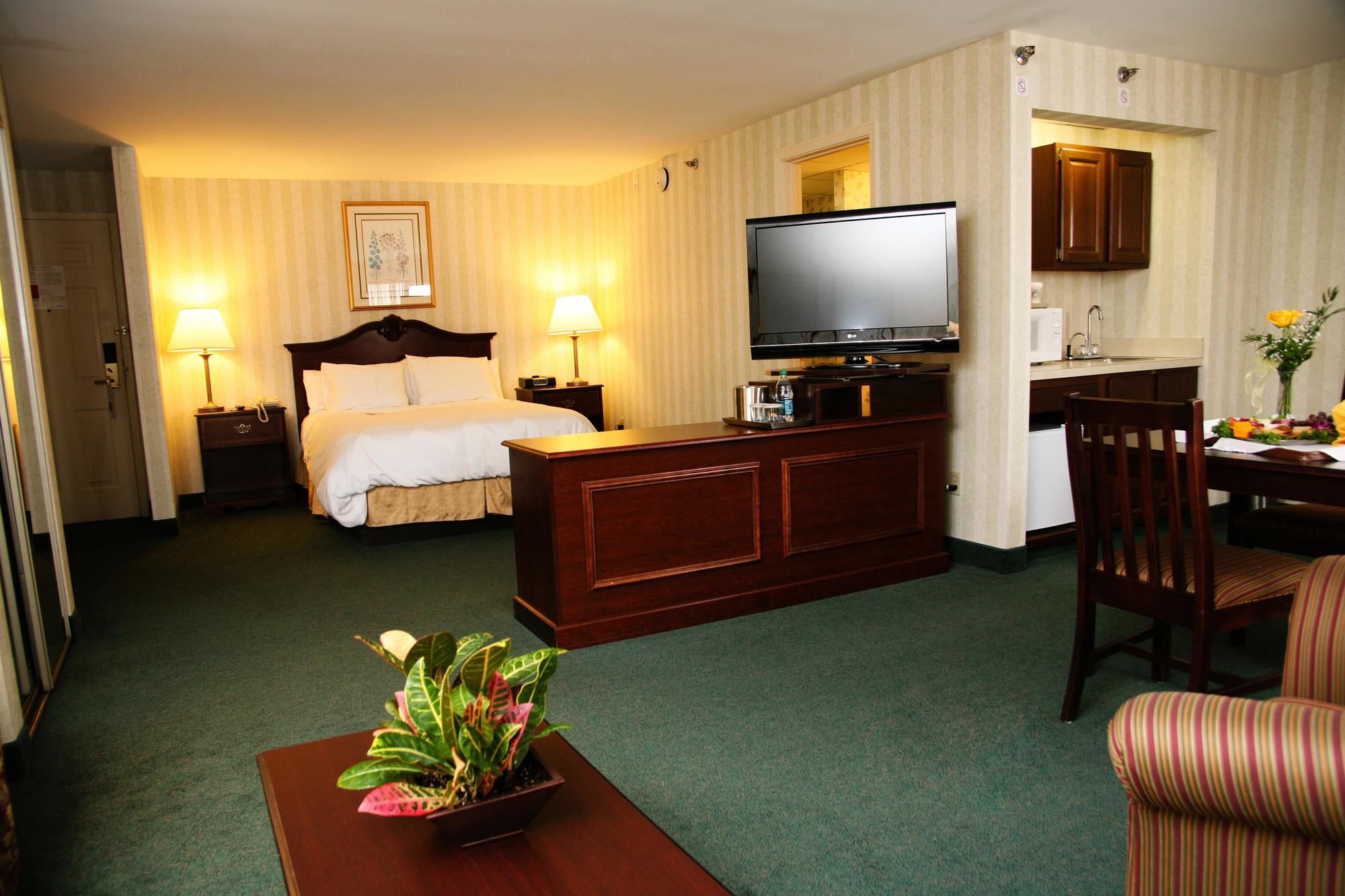 Radisson Hotel & Suites Chelmsford-Lowell