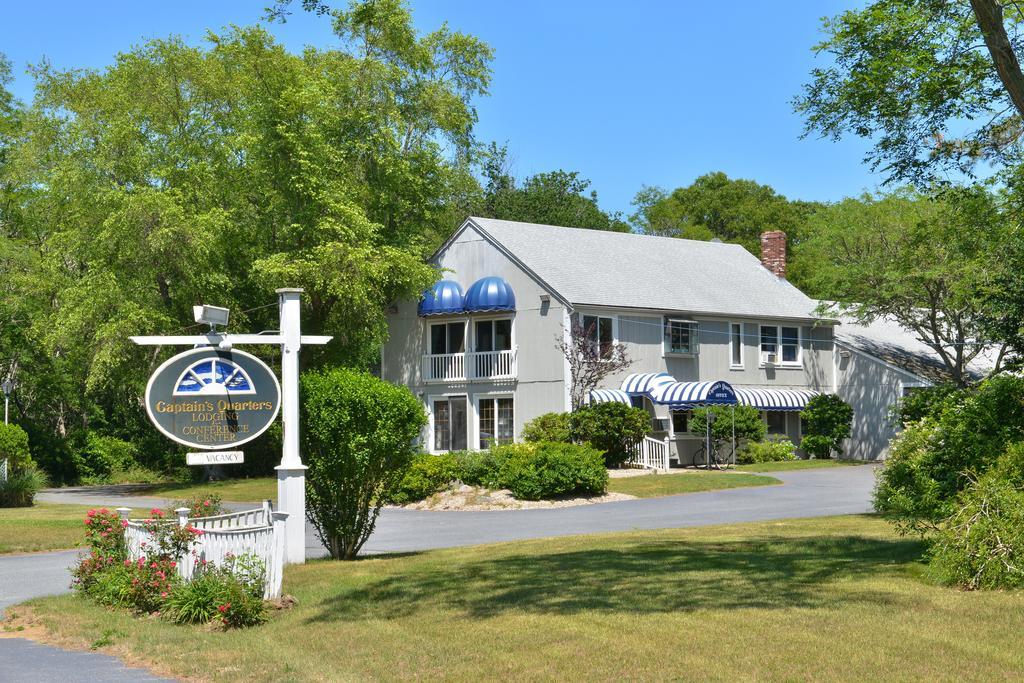 Captains-Quarters Motel & Conference Center