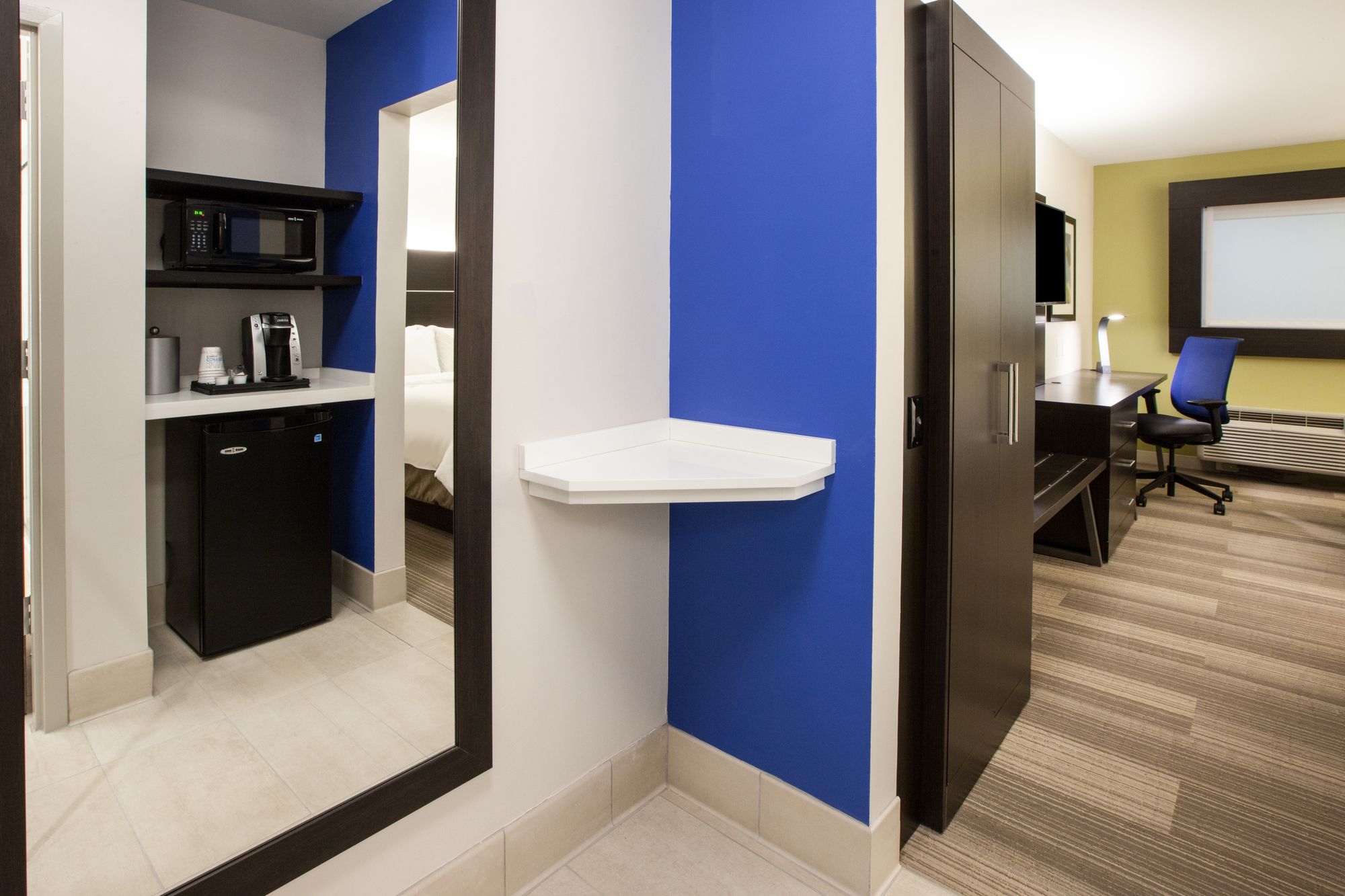 Holiday Inn Express Hotel & Suites Boston-Marlboro