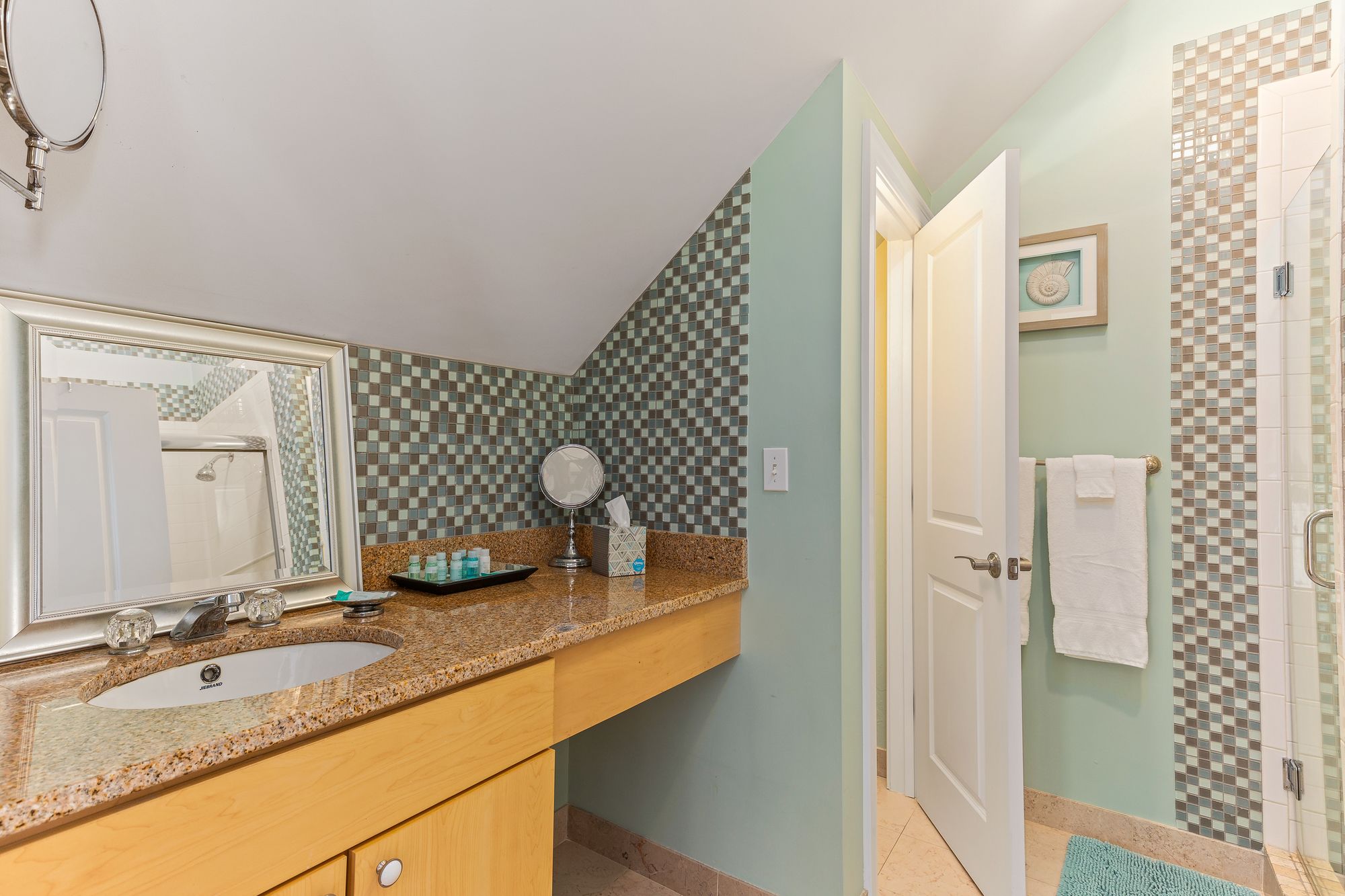 The Beacon Luxury Waterfront Inn