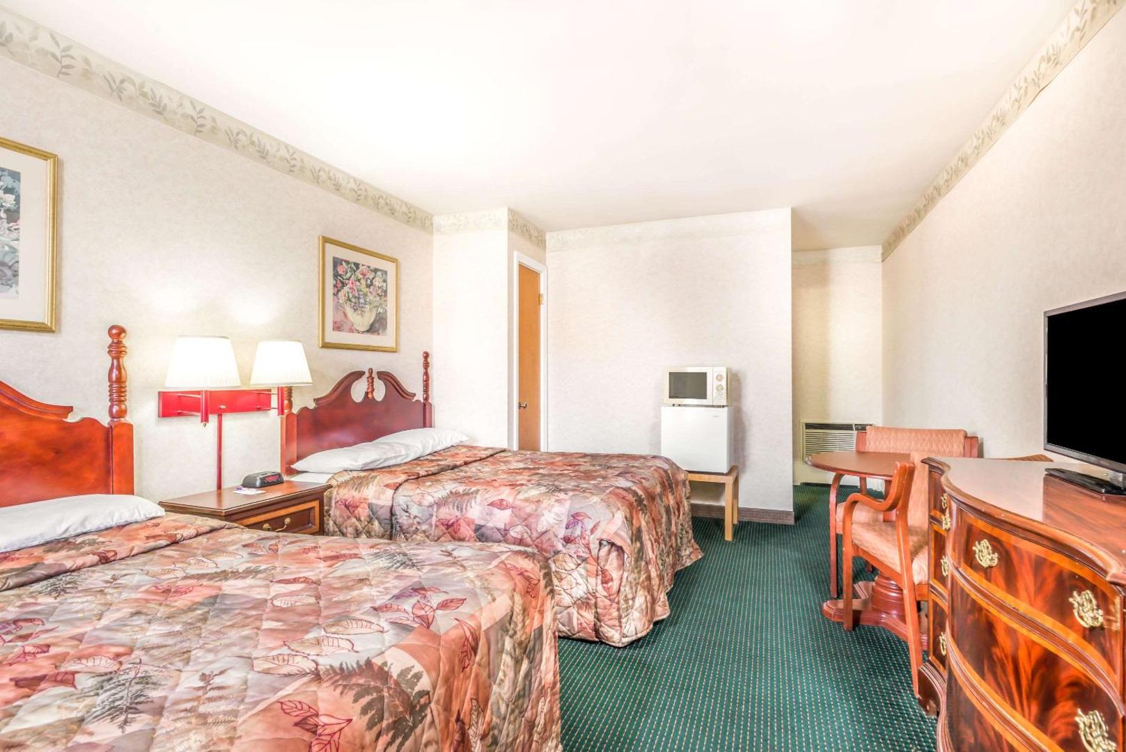 Knights Inn Lenox
