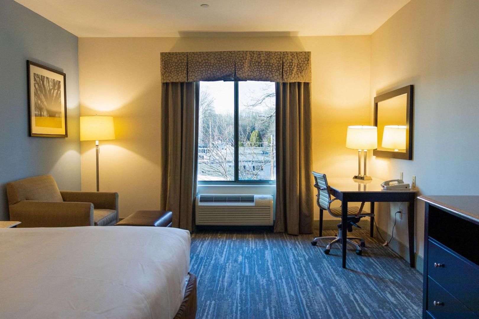 Comfort Inn & Suites Plainville-Foxboro