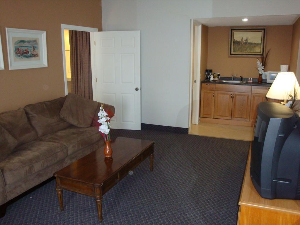 Bradford Inn & Suites