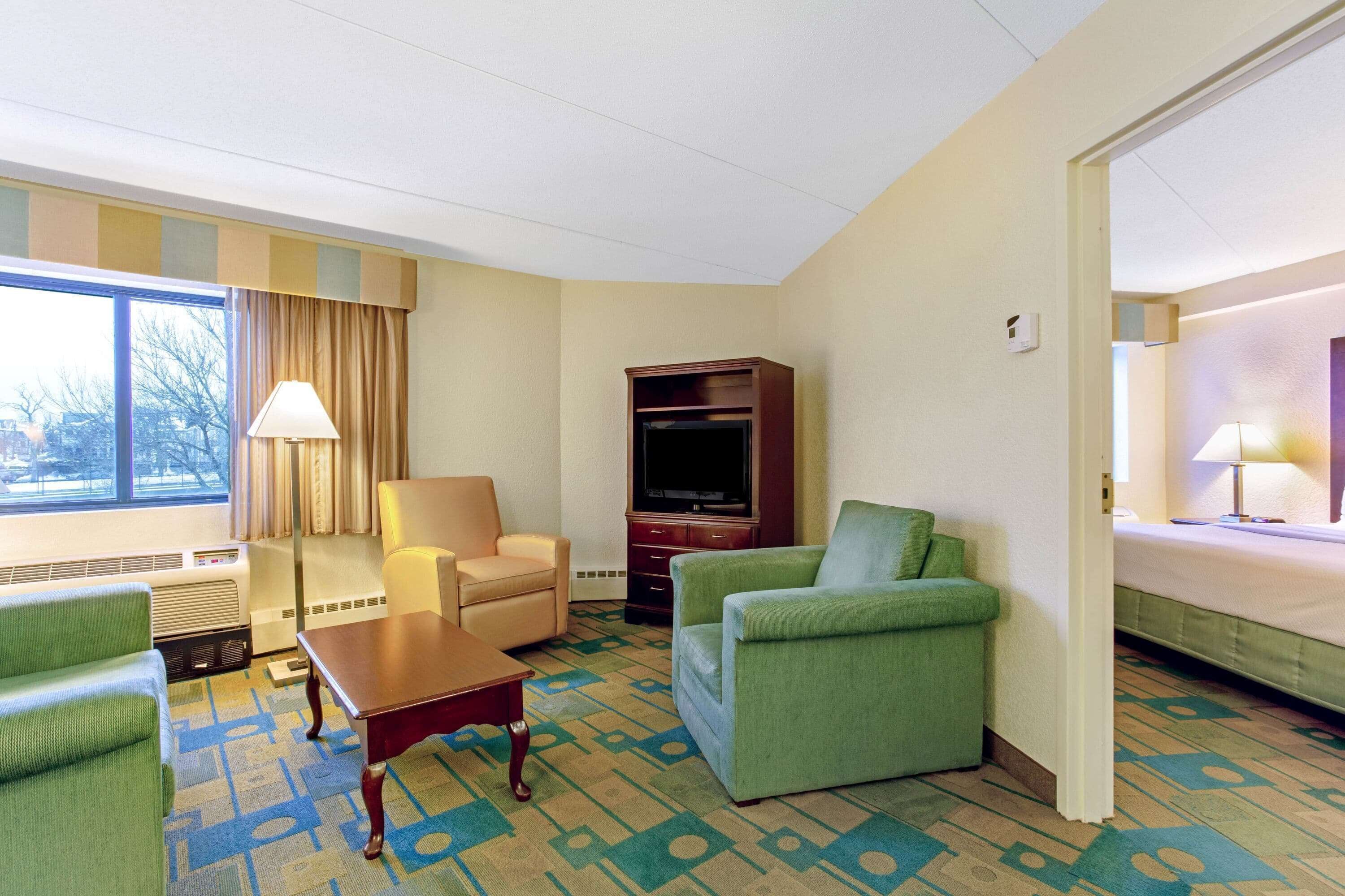 La Quinta Inn & Suites by Wyndham Boston Somerville