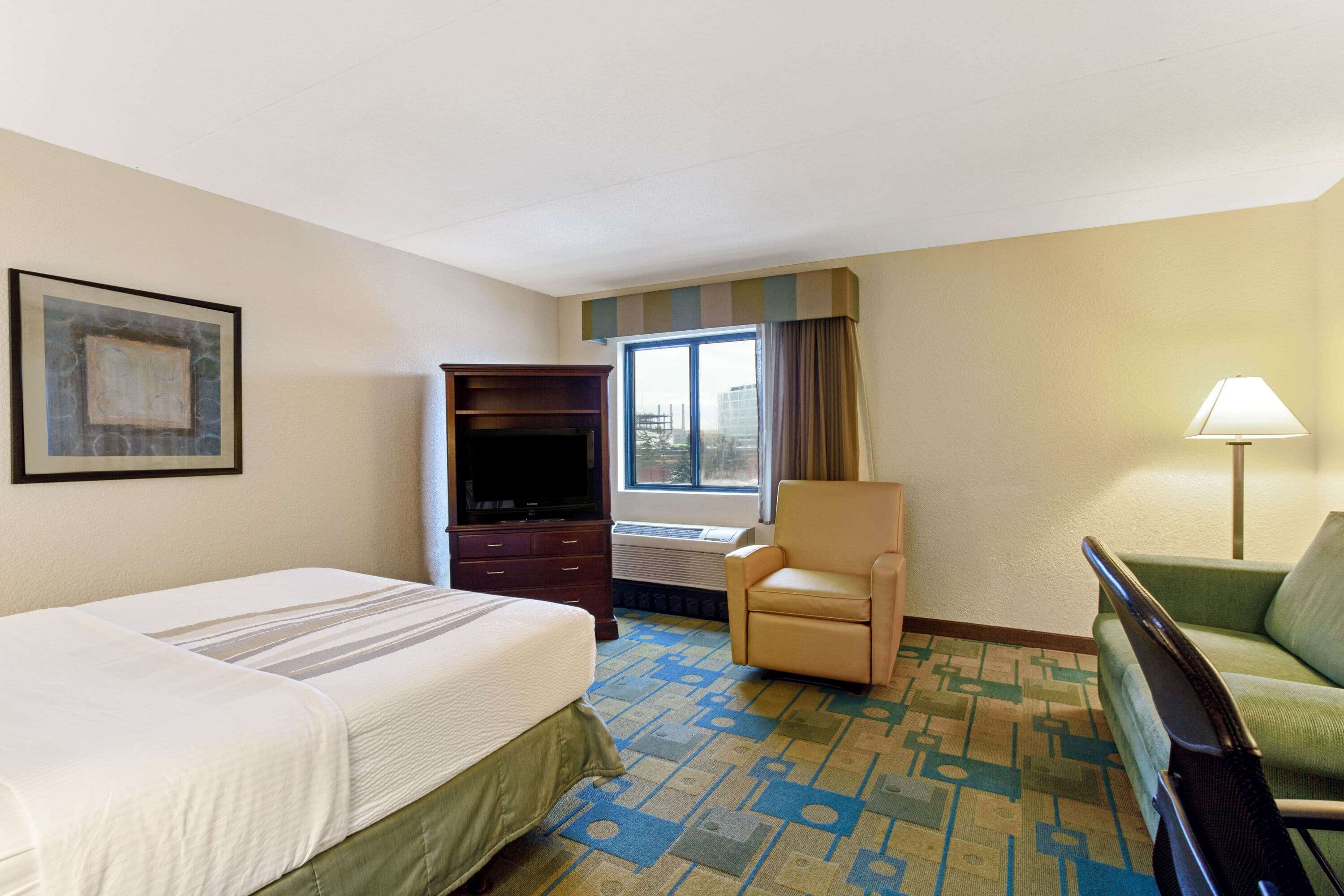 La Quinta Inn & Suites by Wyndham Boston Somerville