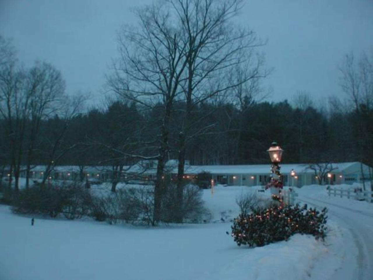 1896 House Country Inn - Brookside & Pondside