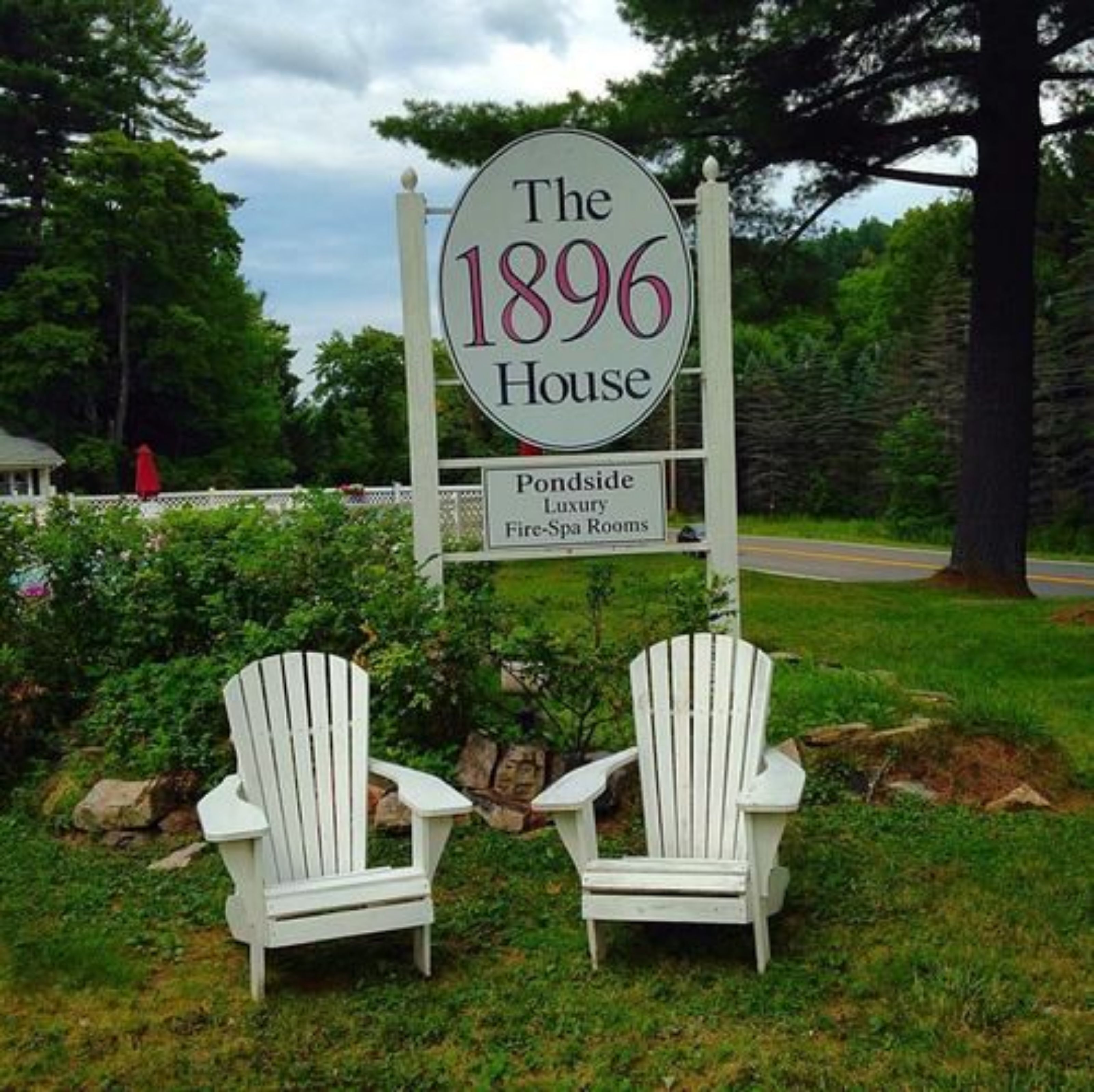 1896 House Inn & Country Lodgings