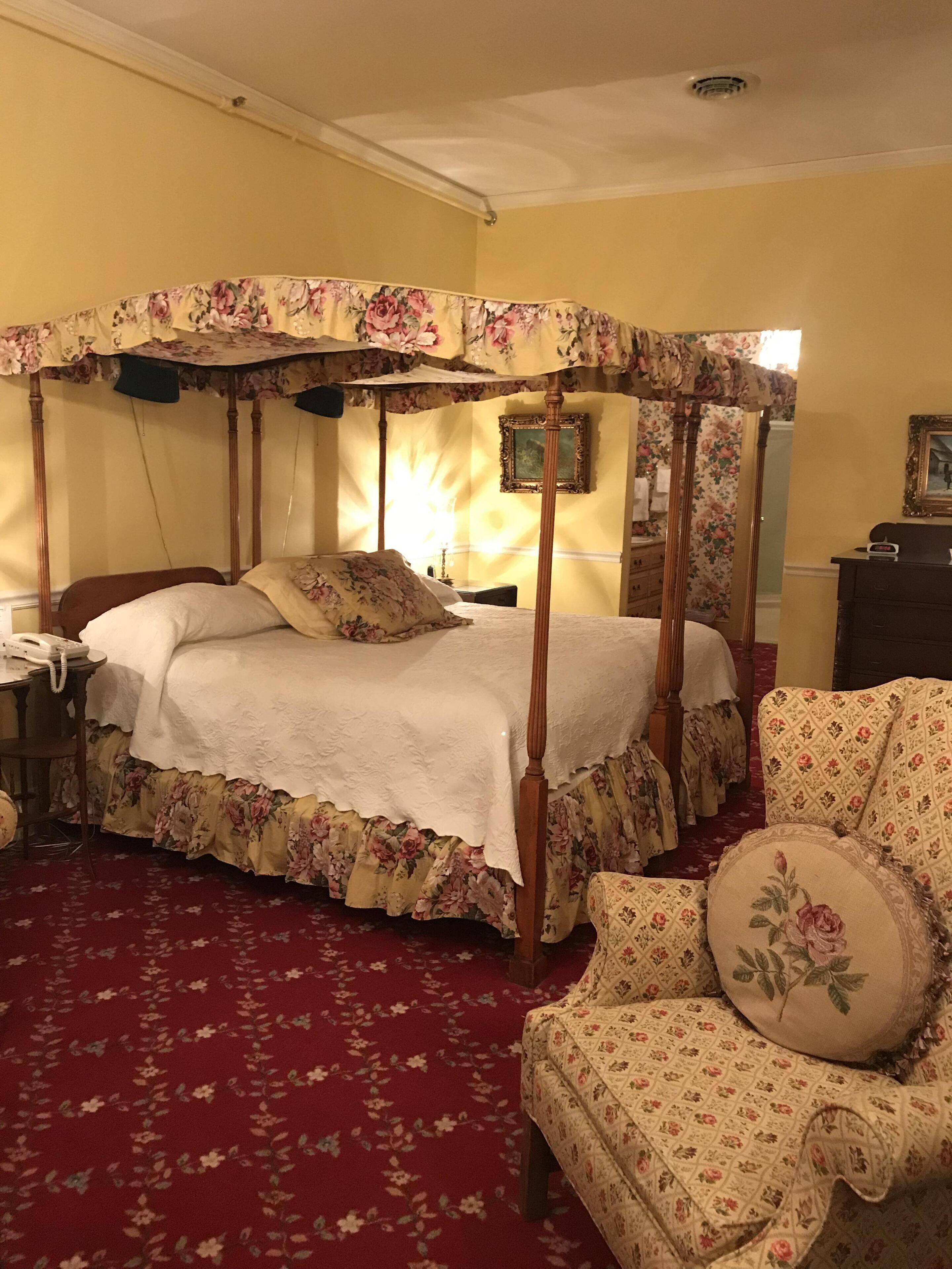 1896 House Inn & Country Lodgings