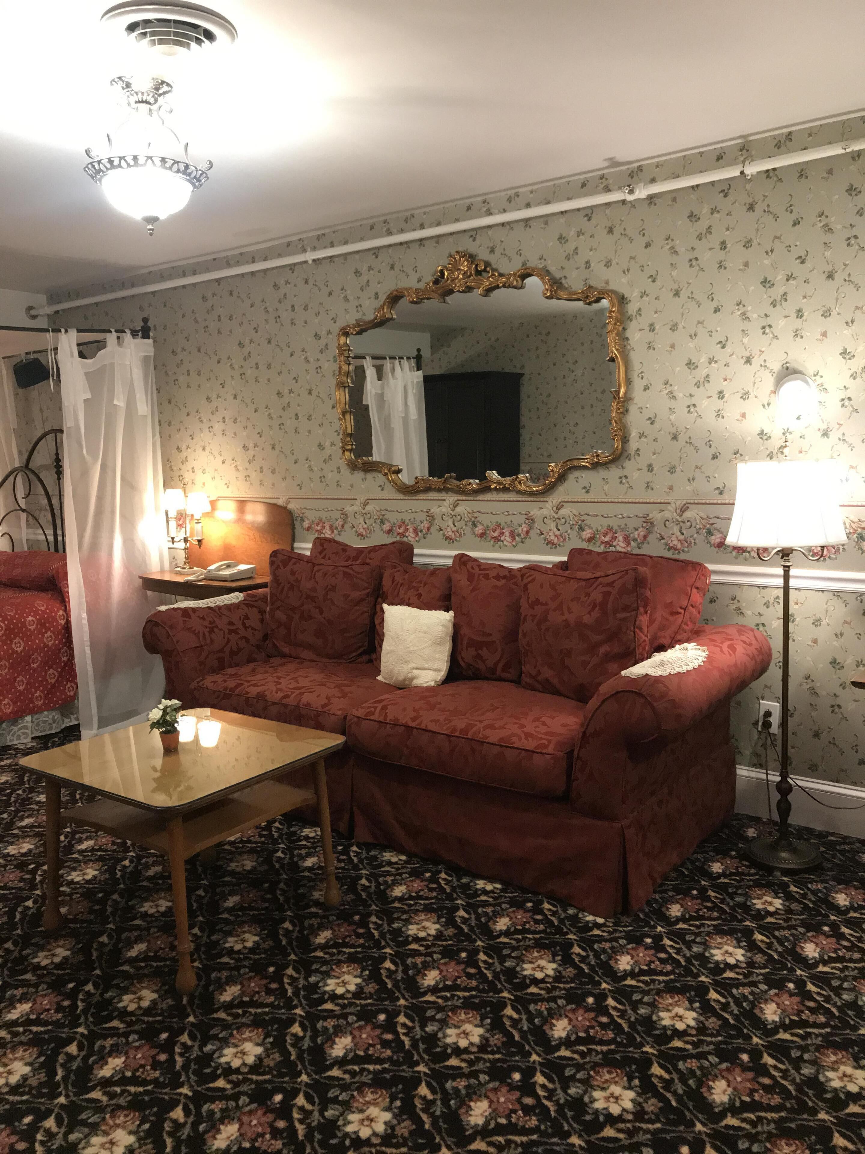 1896 House Inn & Country Lodgings