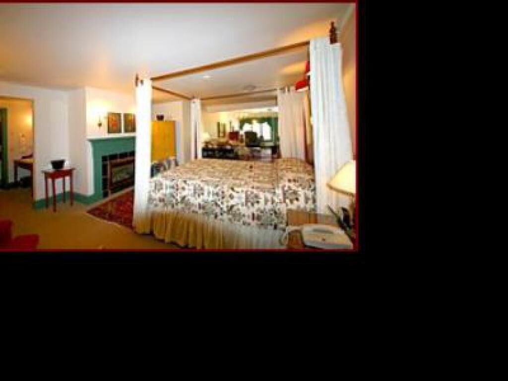 1896 House Inn & Country Lodgings