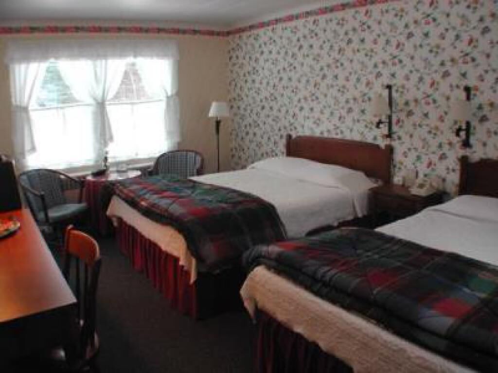 1896 House Inn & Country Lodgings