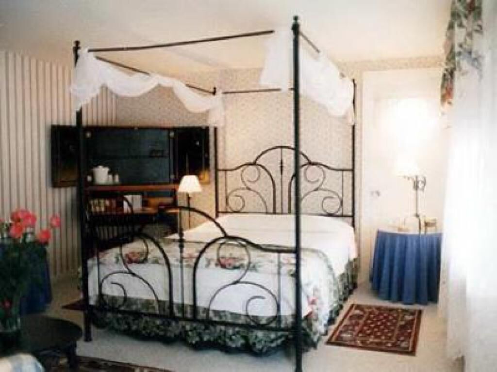 1896 House Inn & Country Lodgings