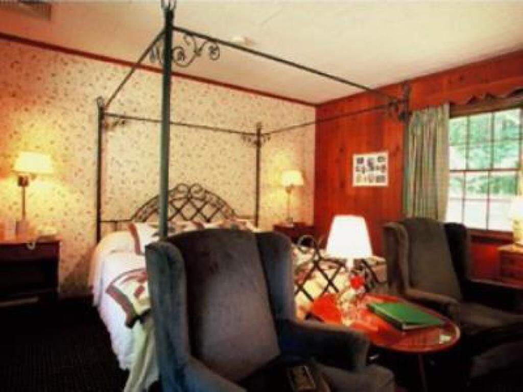 1896 House Inn & Country Lodgings