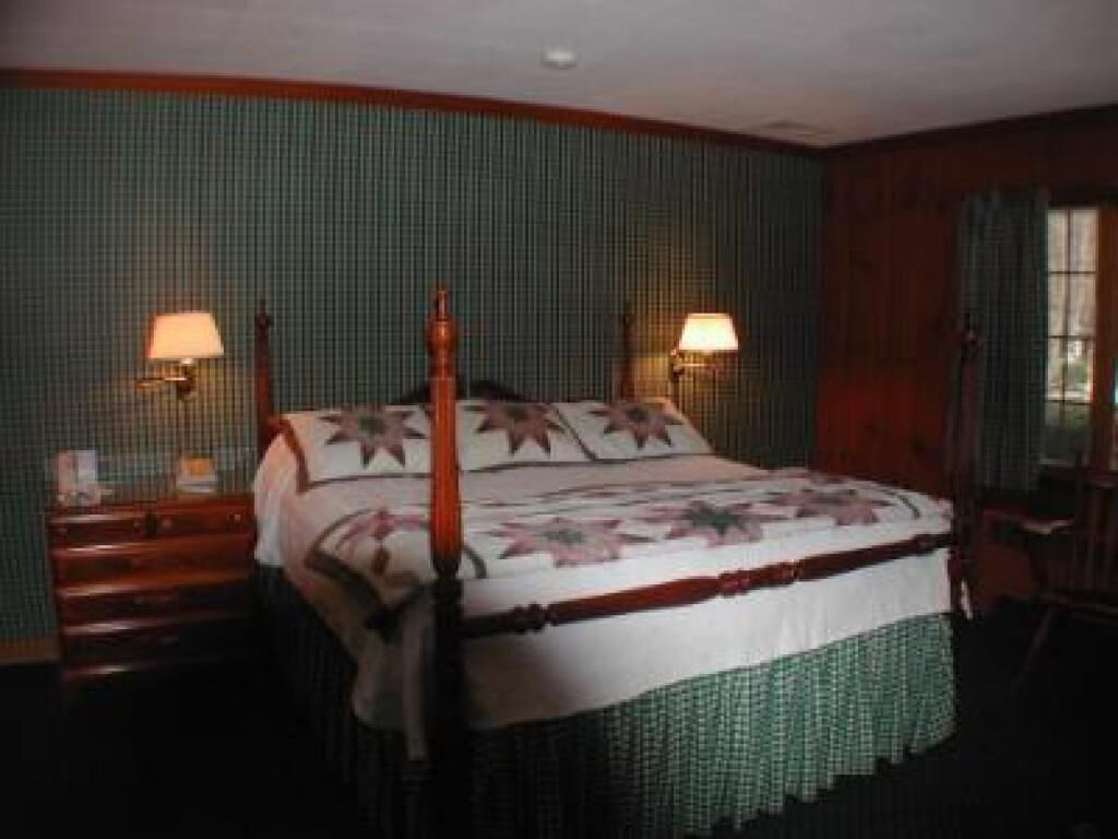 1896 House Inn & Country Lodgings