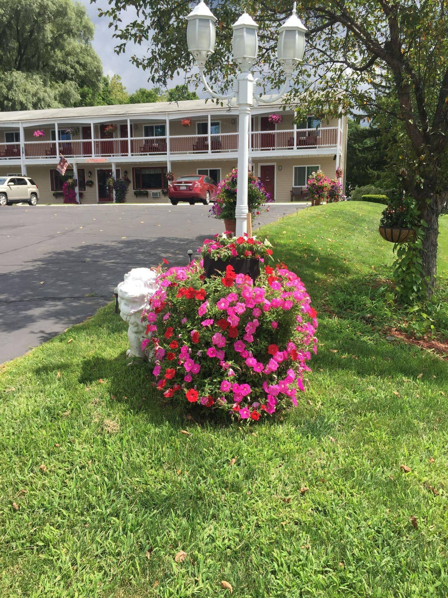 Cozy Corner Motel