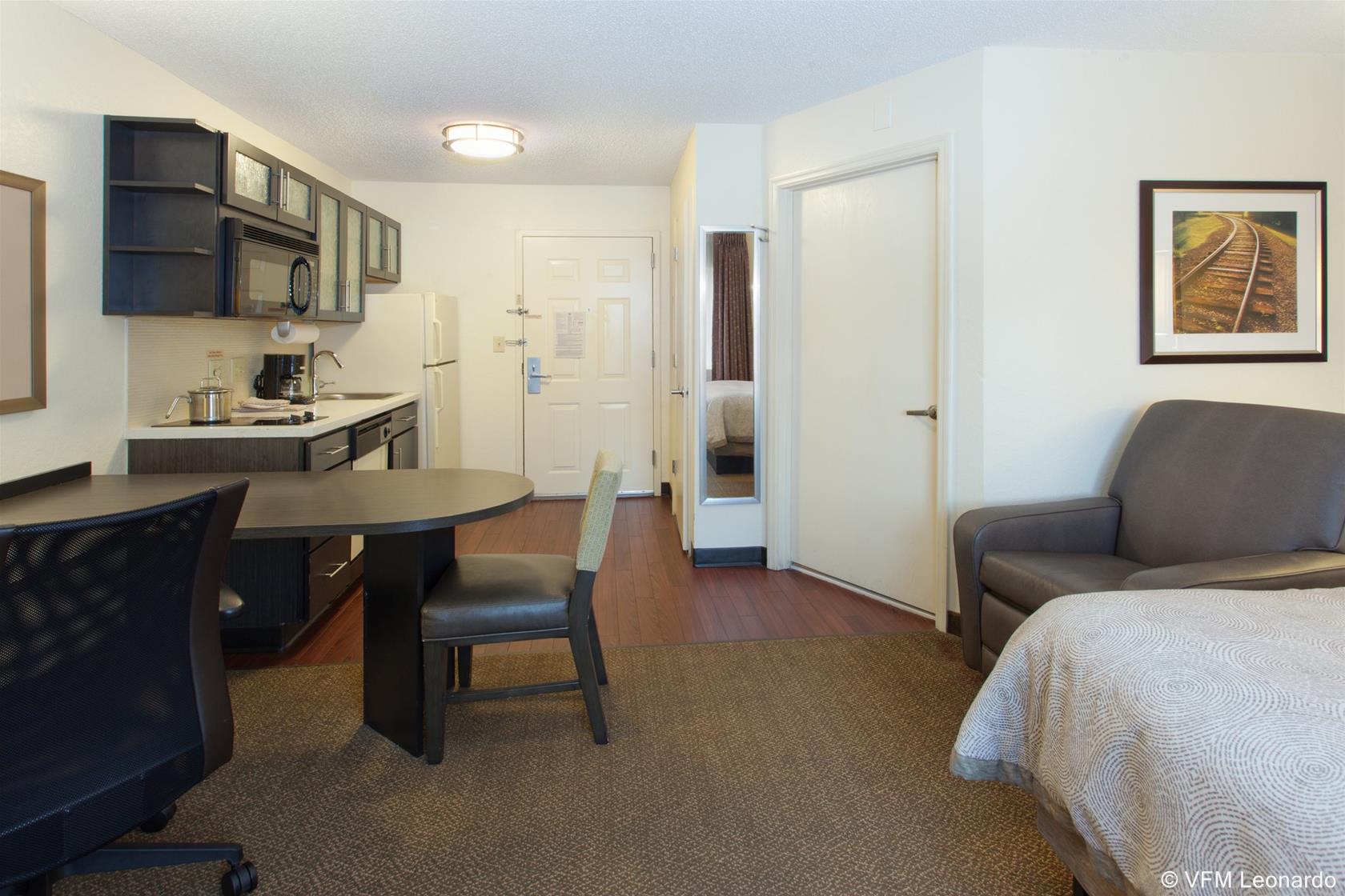 Sonesta Simply Suites Detroit Ann Arbor