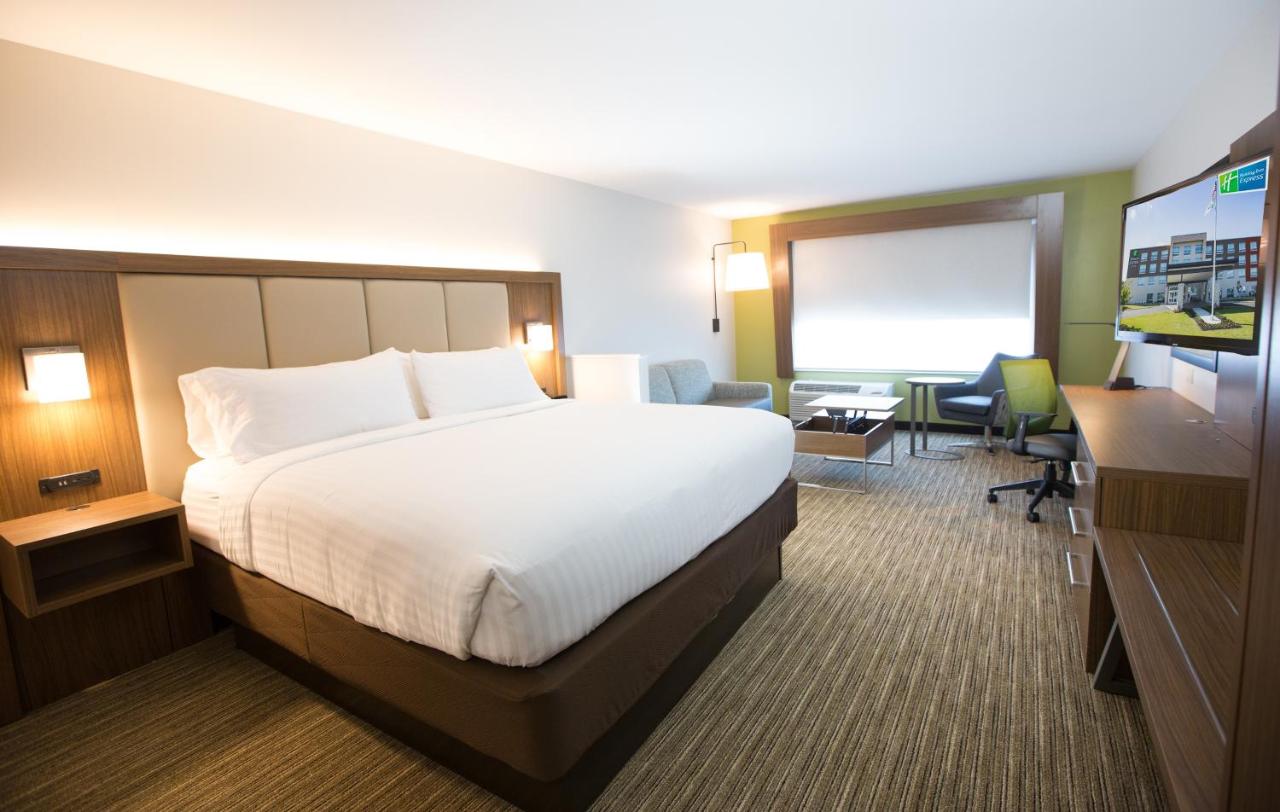 Holiday Inn Express & Suites Auburn Hills South