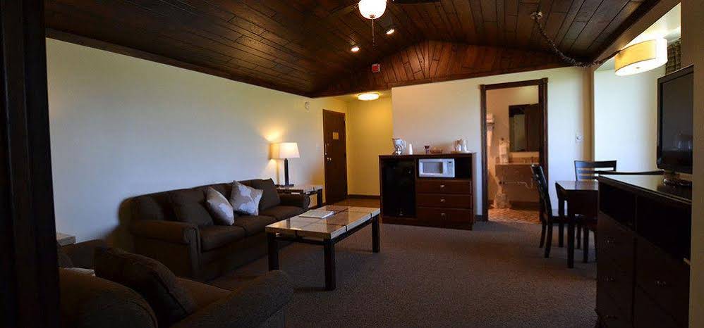 Candlestone Golf & Resort