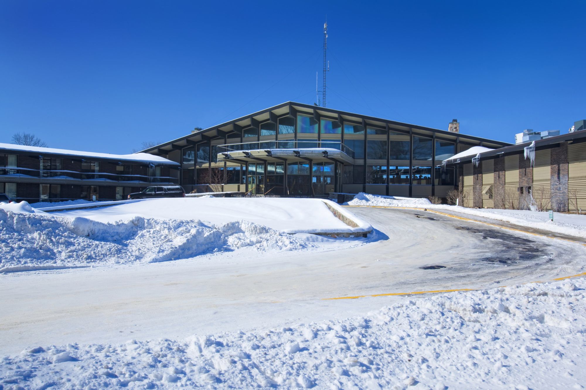 Lakeview Hotel & Conference Center, Summit Village
