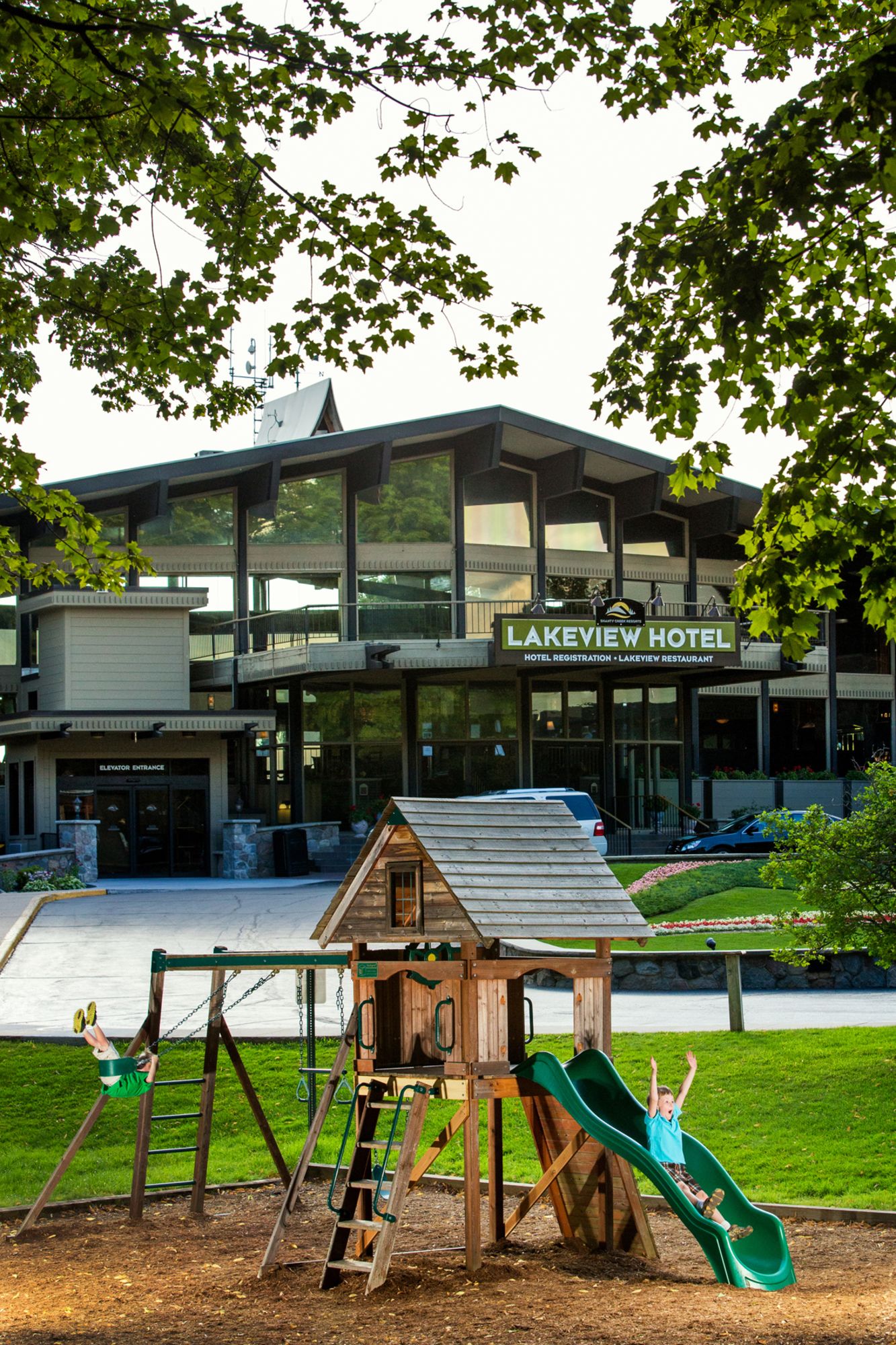 Lakeview Hotel & Conference Center, Summit Village