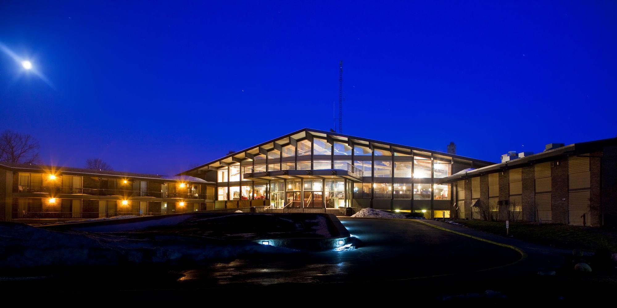 Lakeview Hotel & Conference Center, Summit Village
