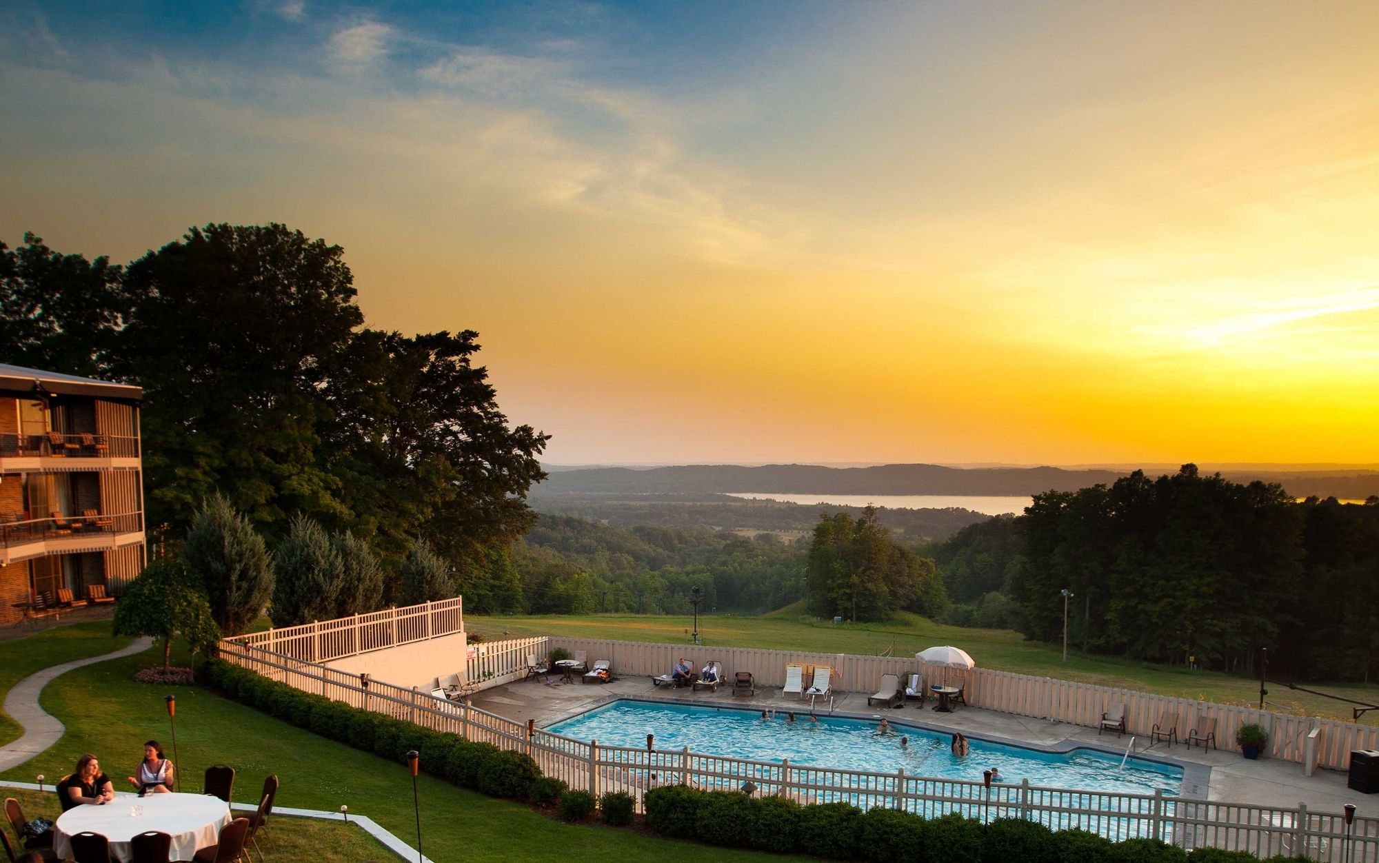 Lakeview Hotel & Conference Center, Summit Village