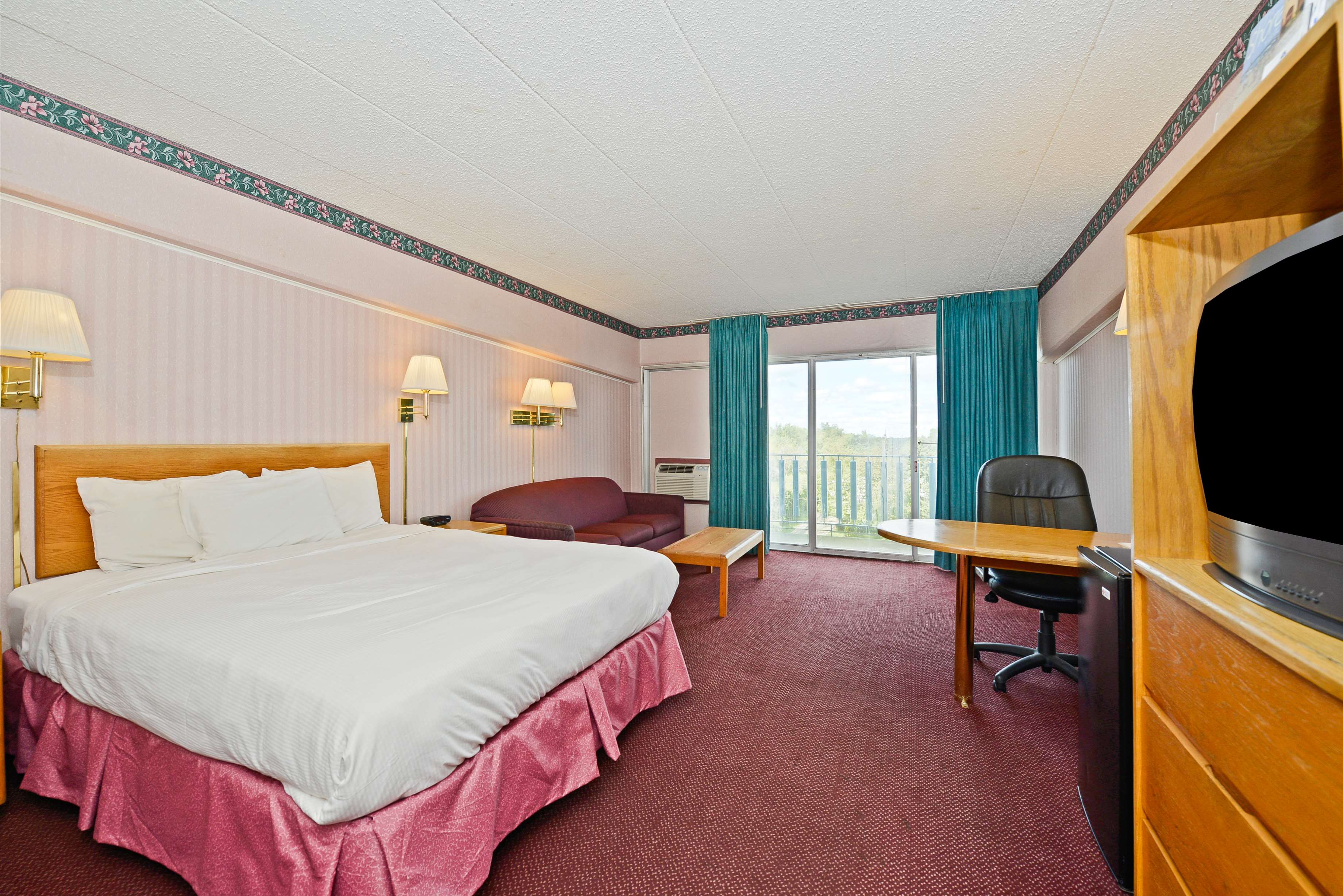 Howard Johnson by Wyndham Benton Harbor/St. Joseph