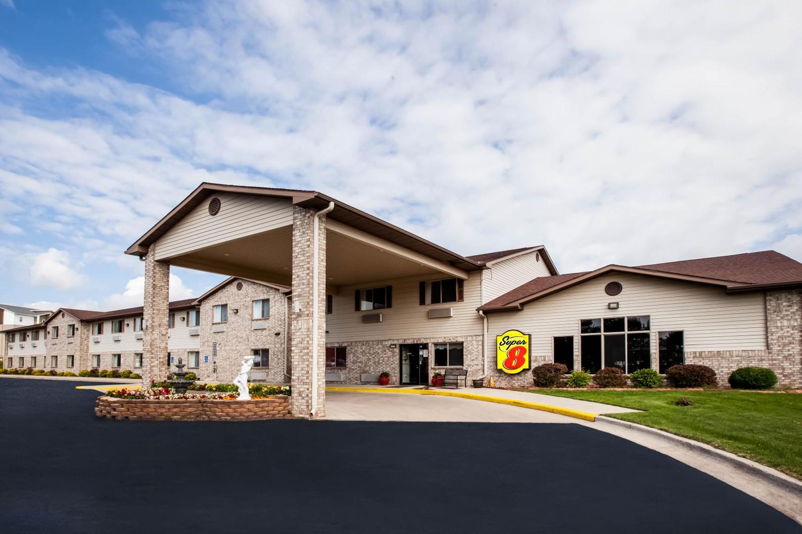 Super 8 by Wyndham Big Rapids