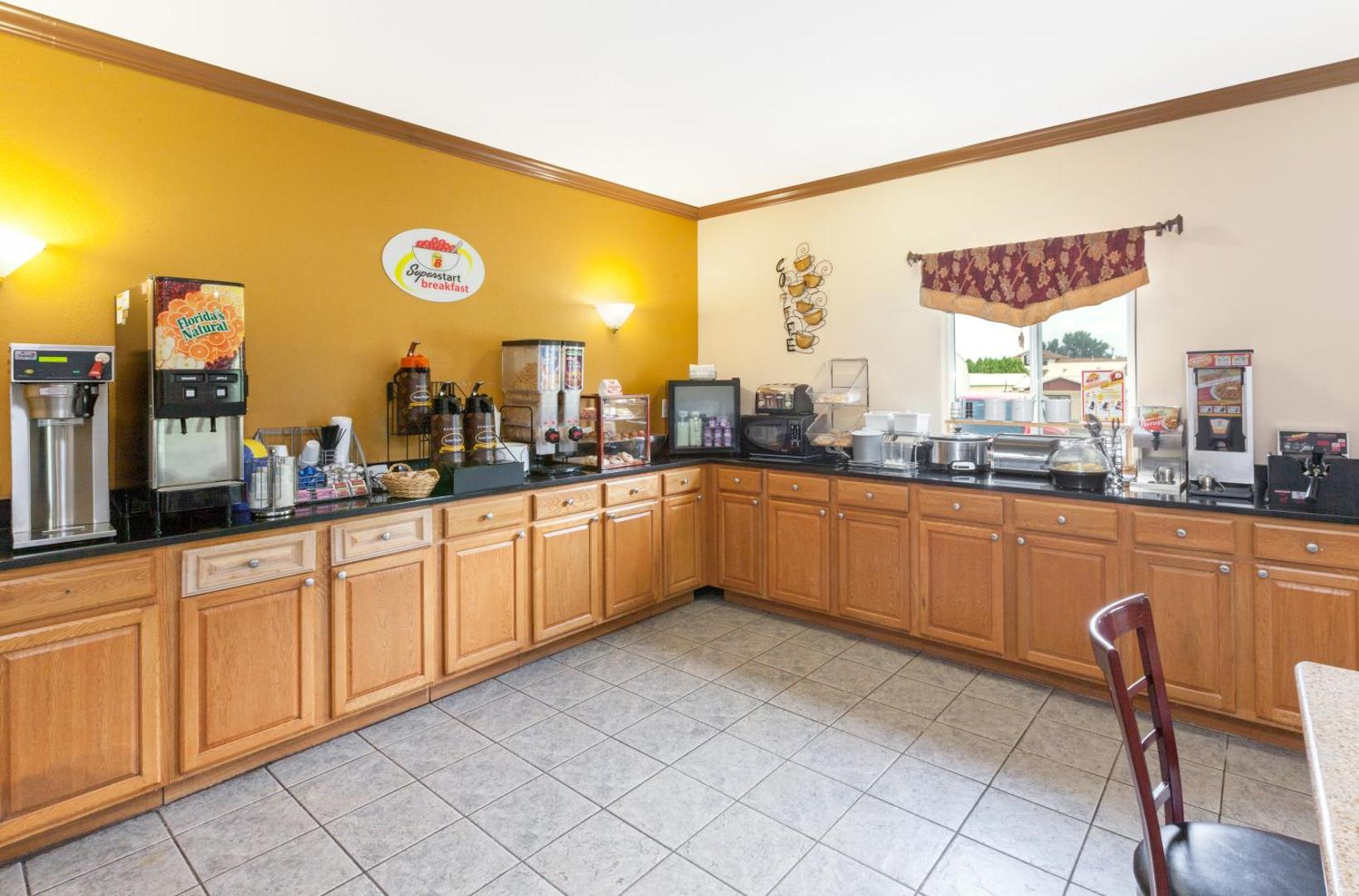 Super 8 by Wyndham Big Rapids