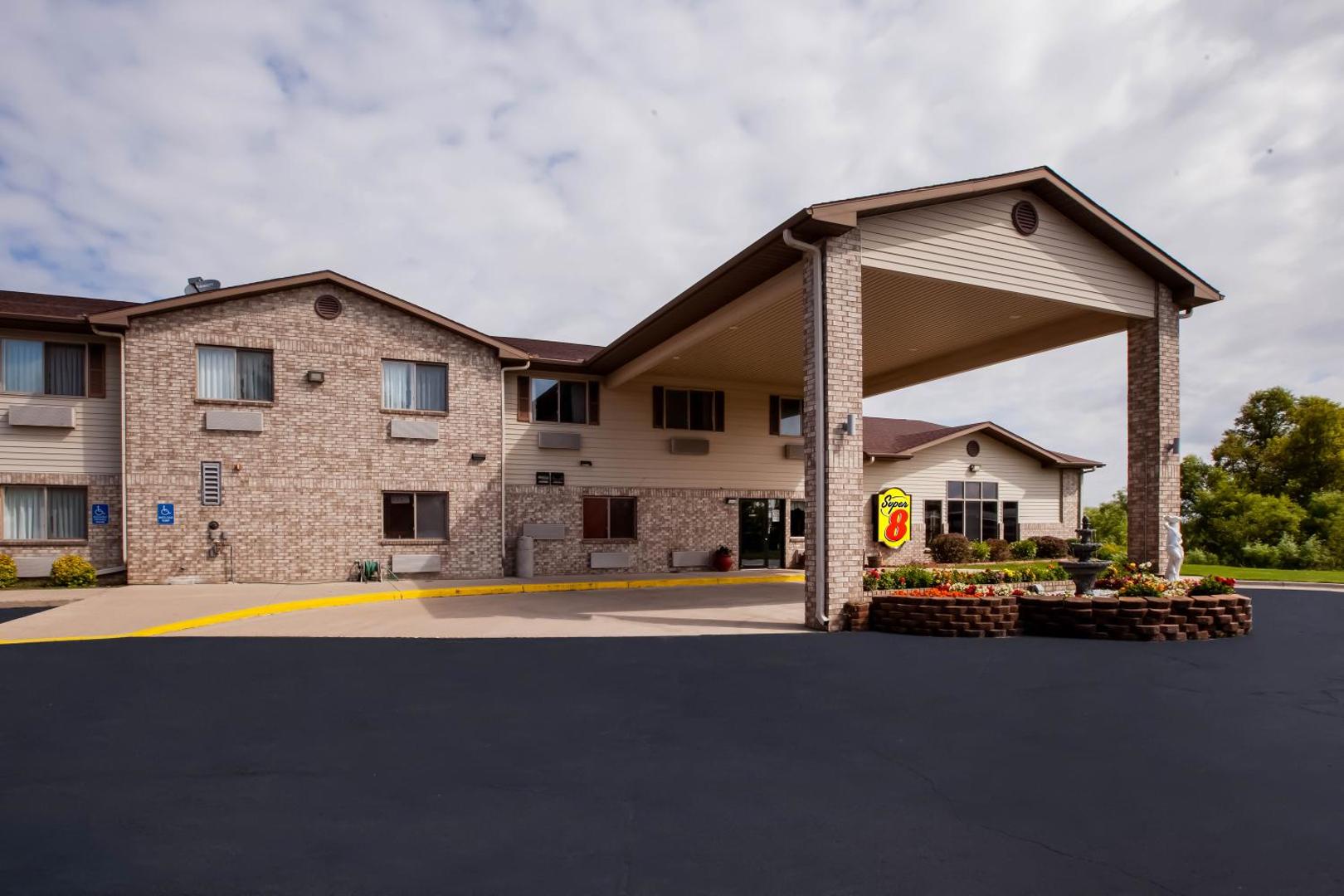 Super 8 by Wyndham Big Rapids