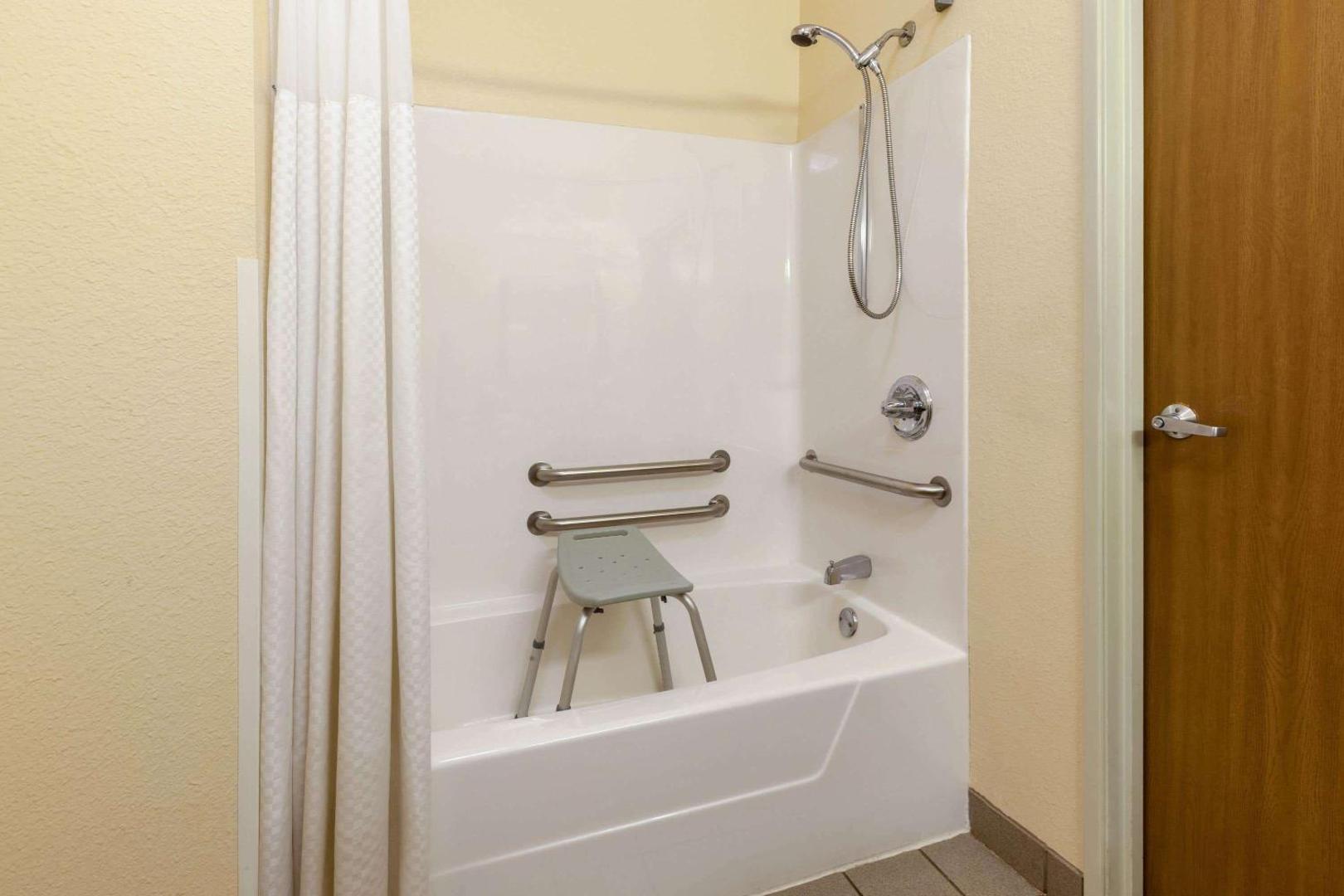 Super 8 by Wyndham Big Rapids