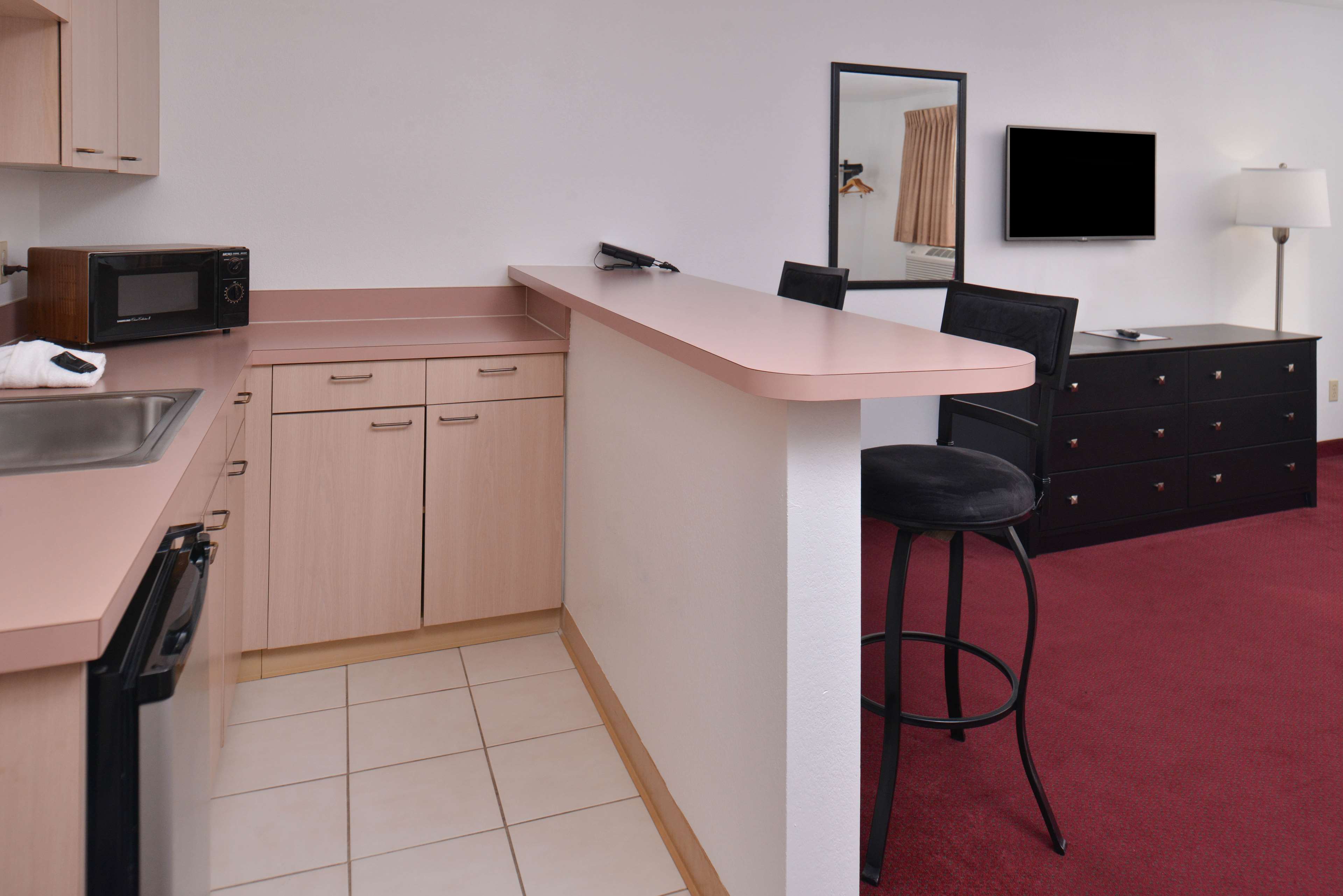 Americas Best Value Inn & Suites