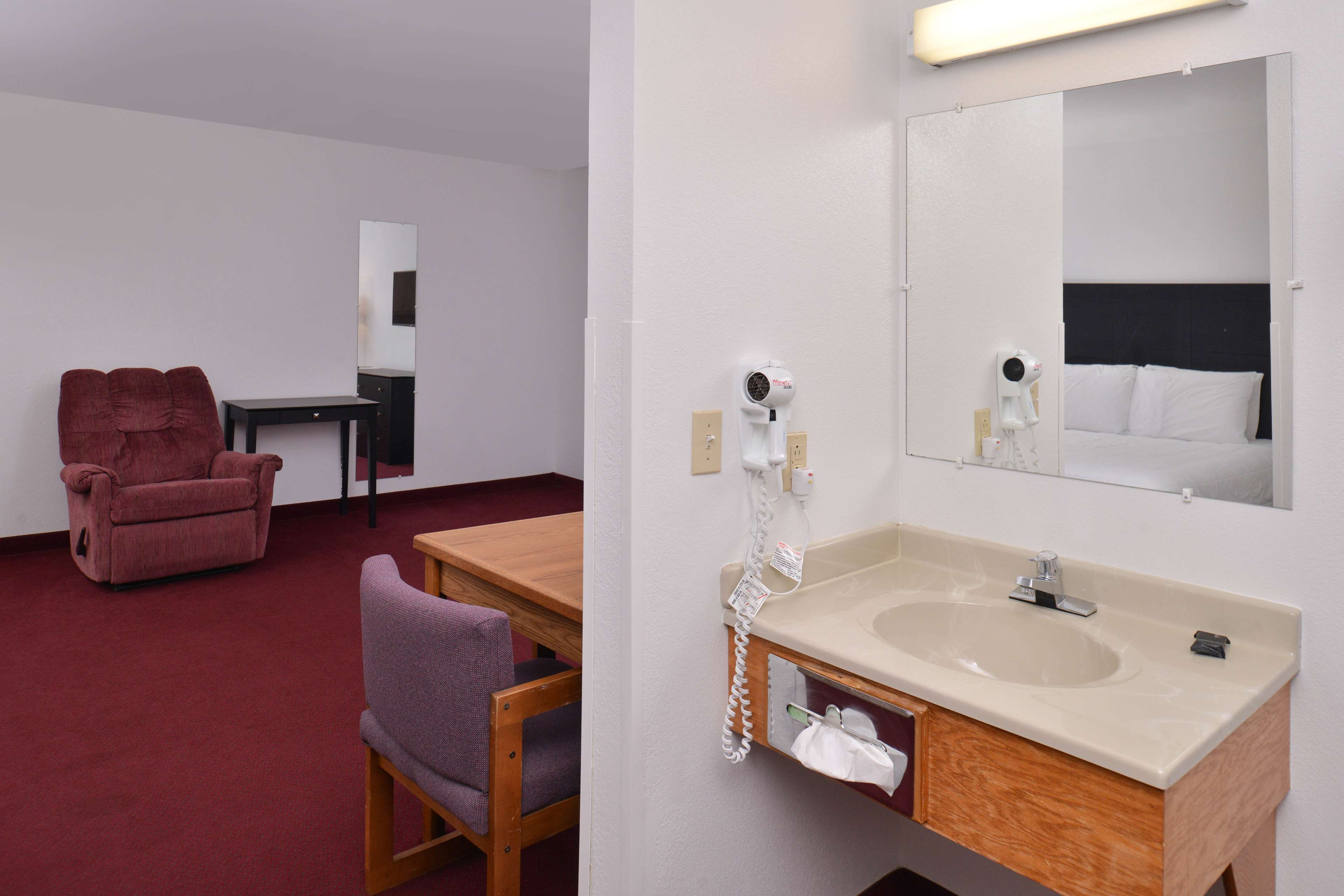 Americas Best Value Inn & Suites