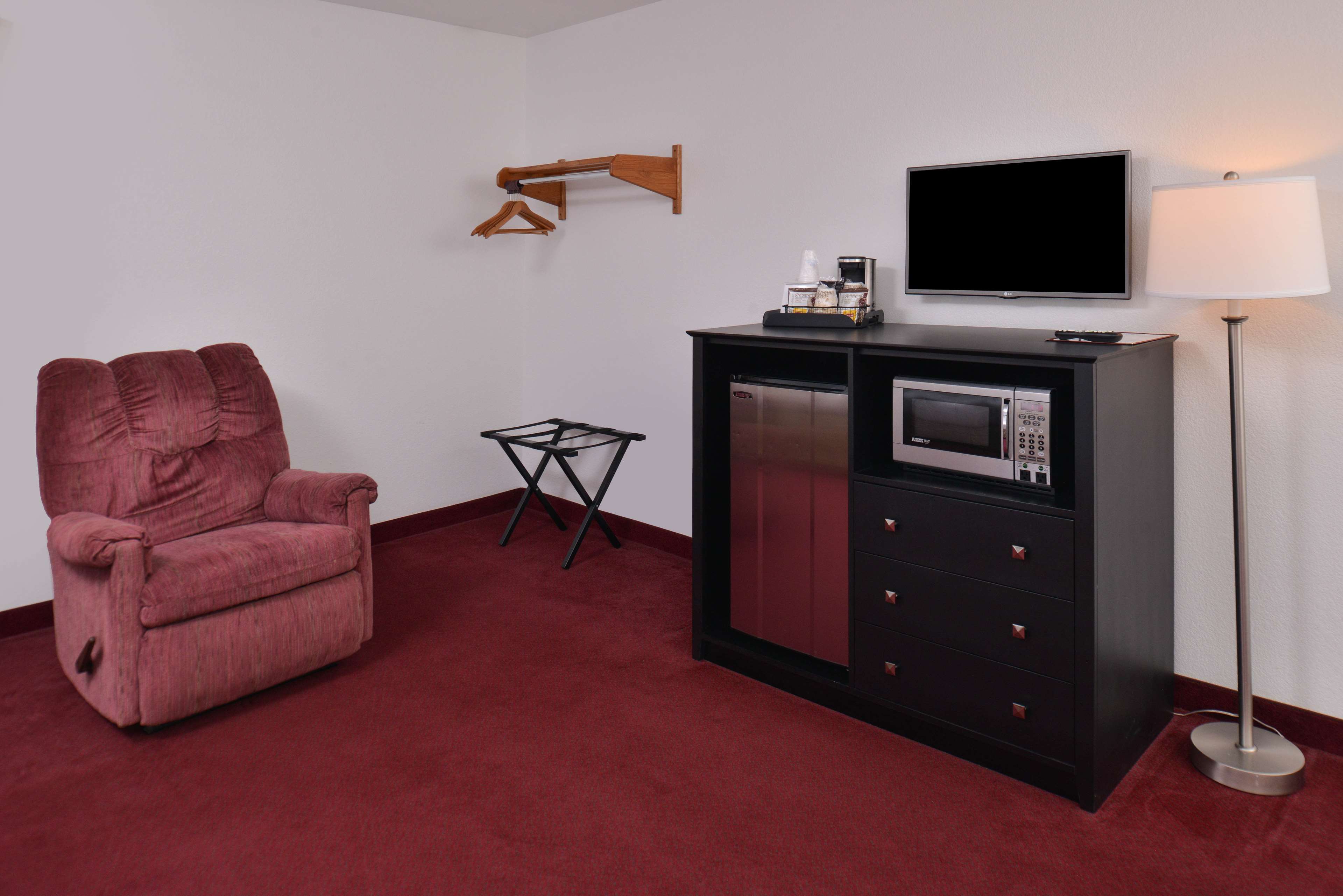 Americas Best Value Inn & Suites