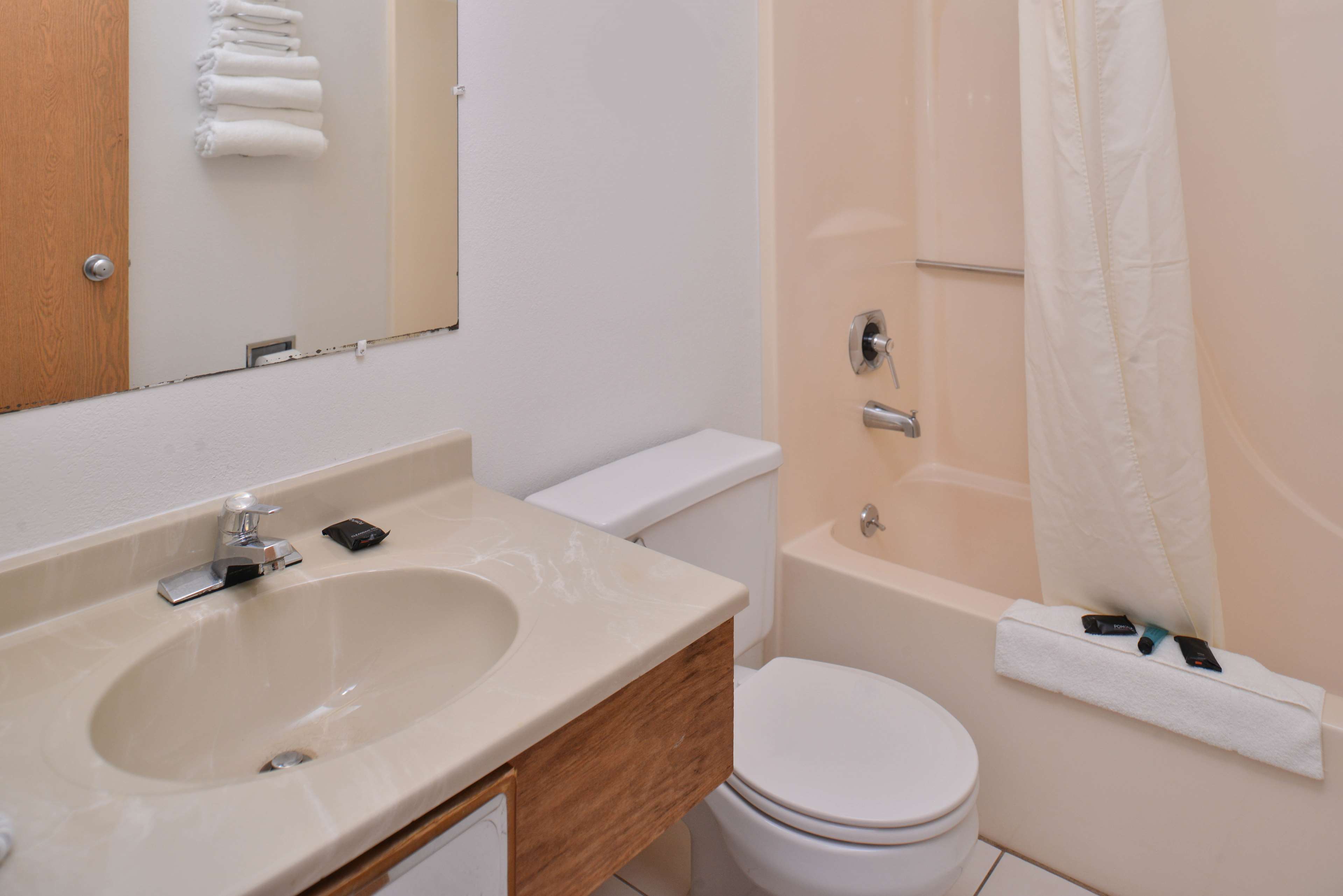 Americas Best Value Inn & Suites