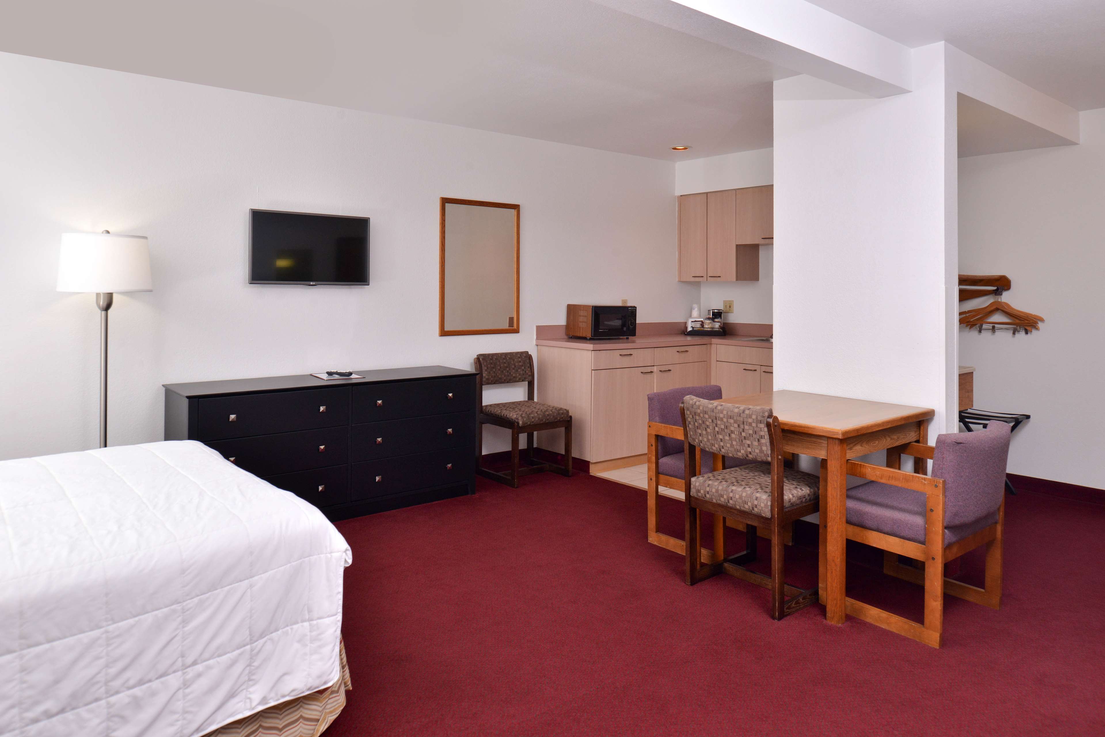 Americas Best Value Inn & Suites