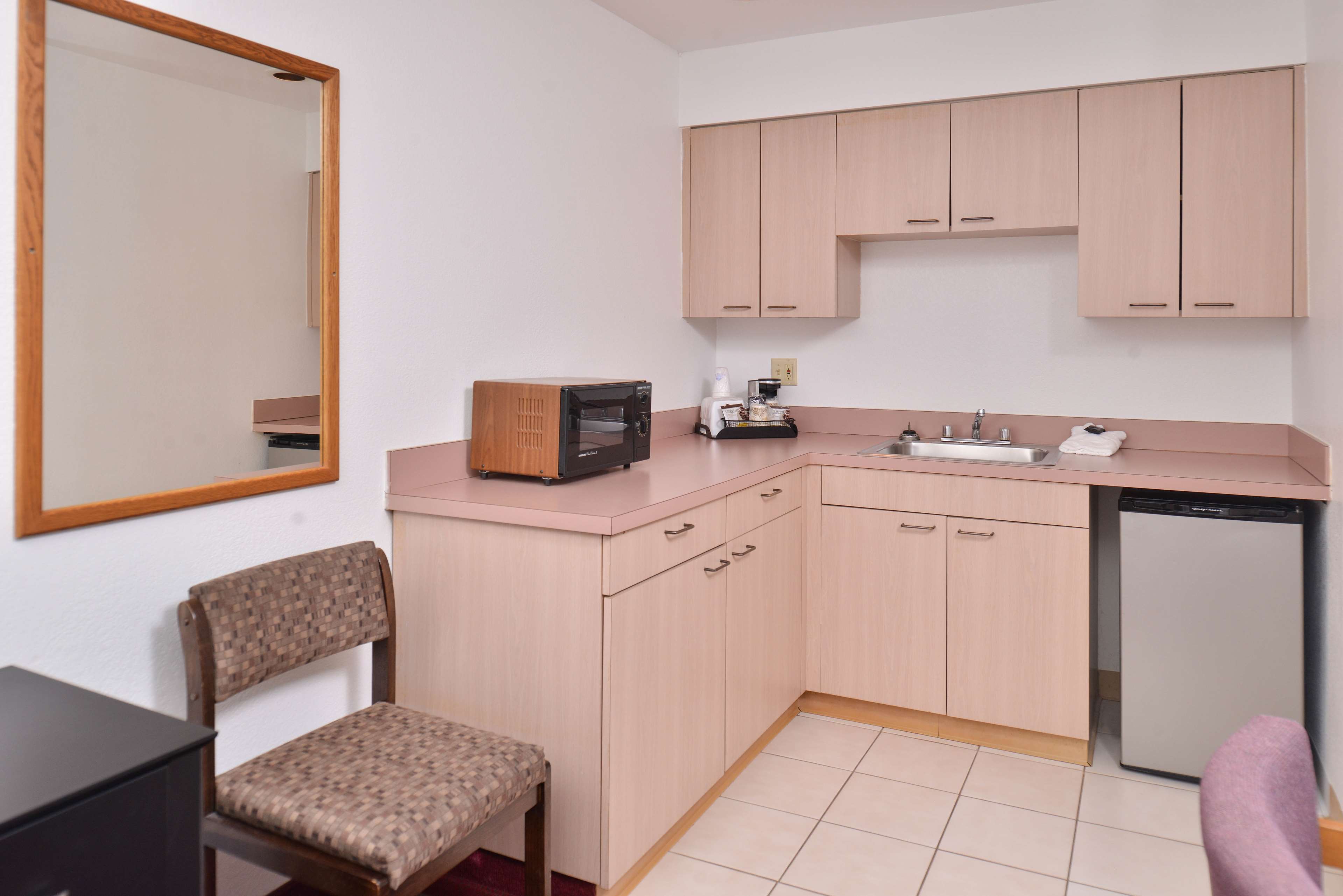 Americas Best Value Inn & Suites