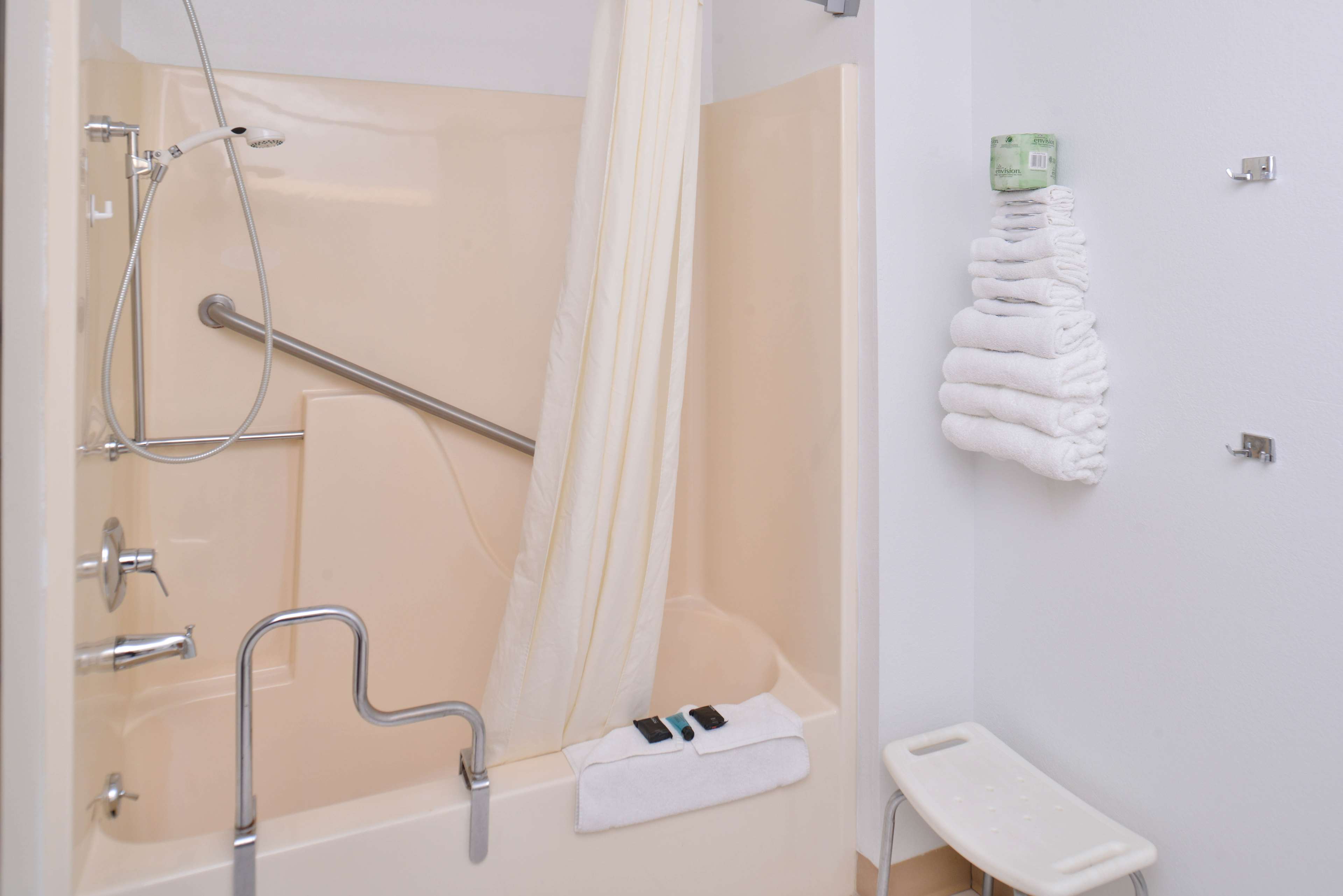 Americas Best Value Inn & Suites