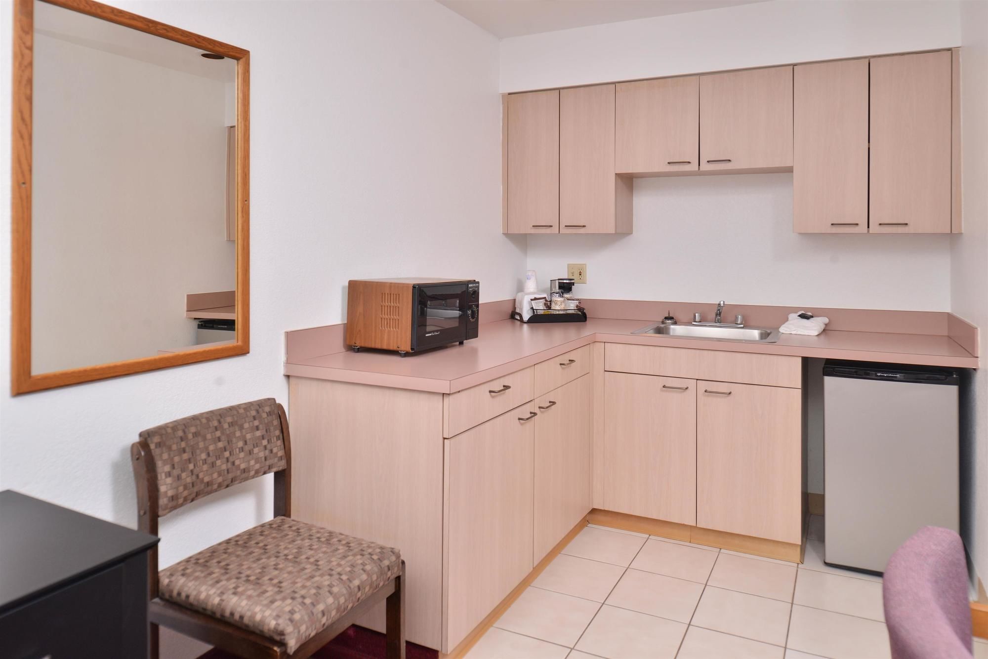 Americas Best Value Inn & Suites