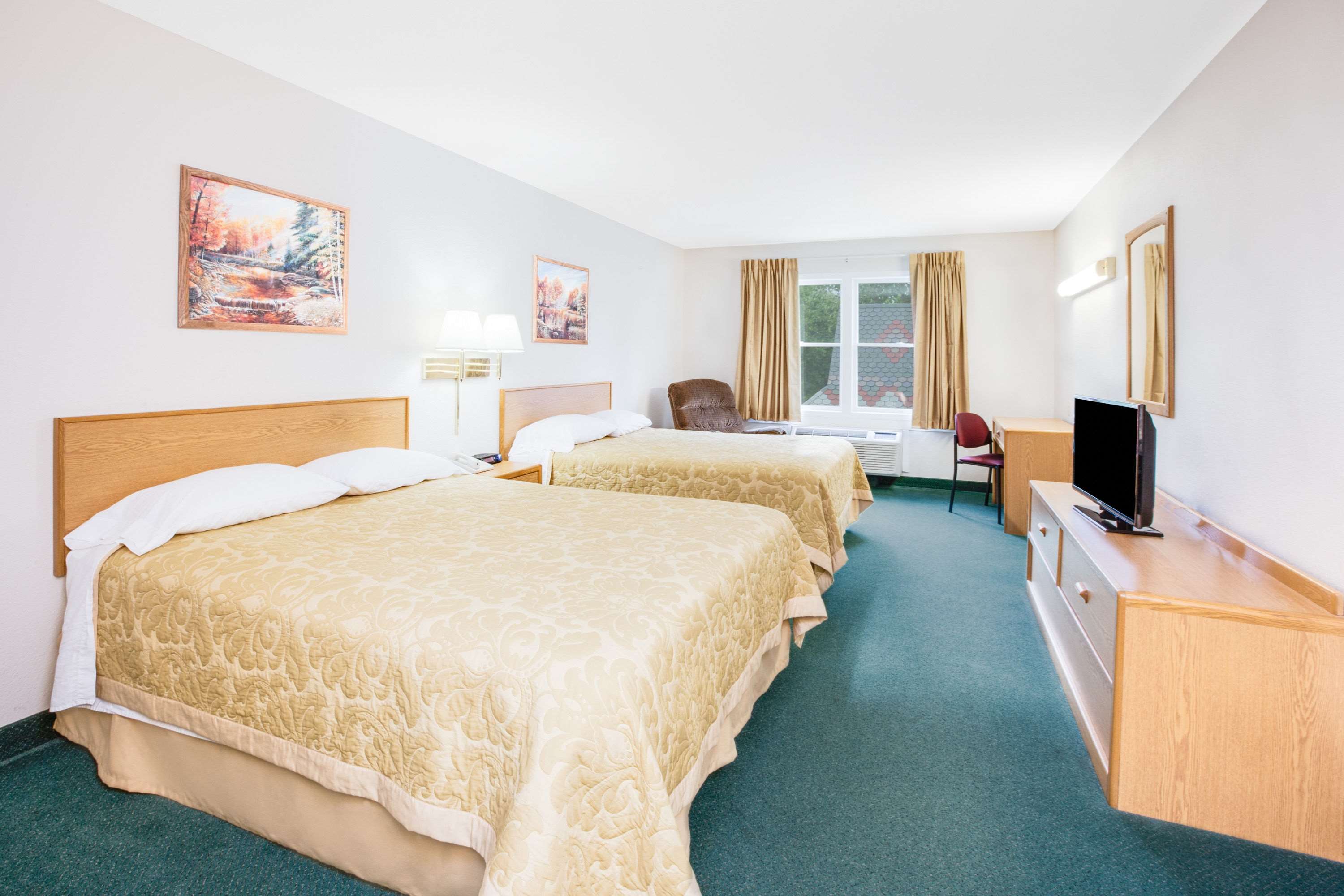 Super 8 by Wyndham Brooklyn