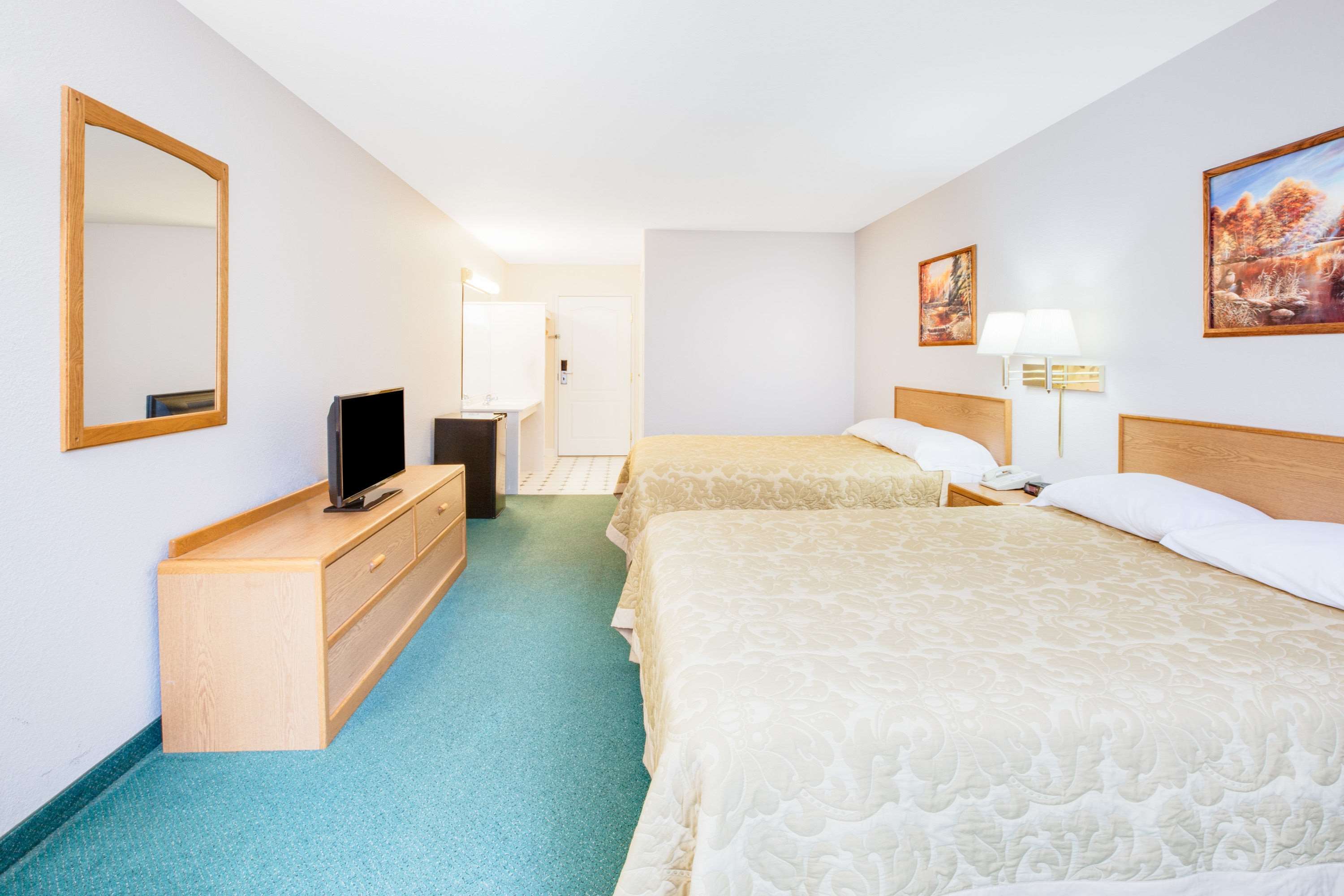 Super 8 by Wyndham Brooklyn