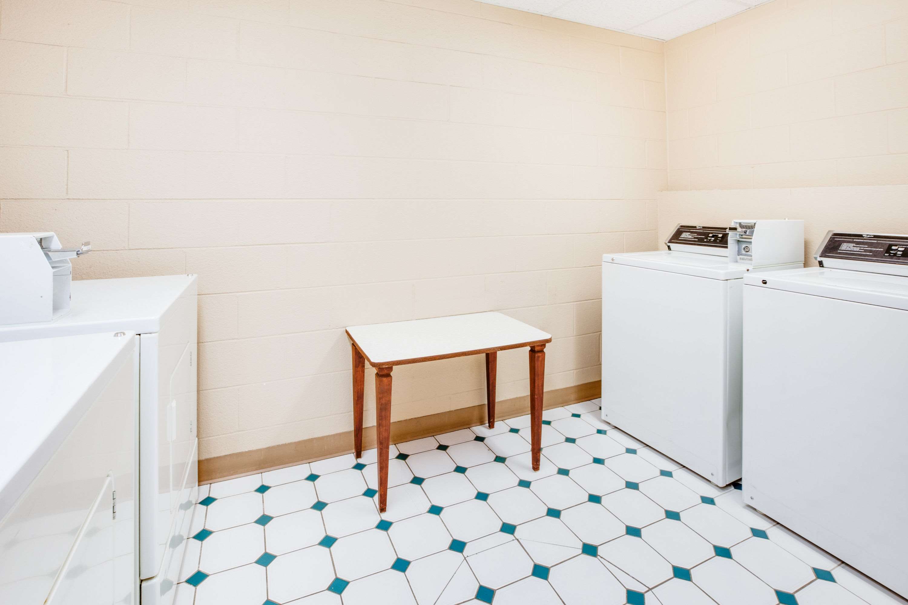 Super 8 by Wyndham Brooklyn
