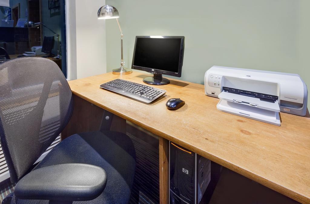 Days Inn by Wyndham Cadillac