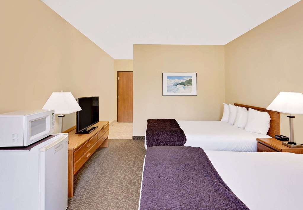 Days Inn by Wyndham Cadillac