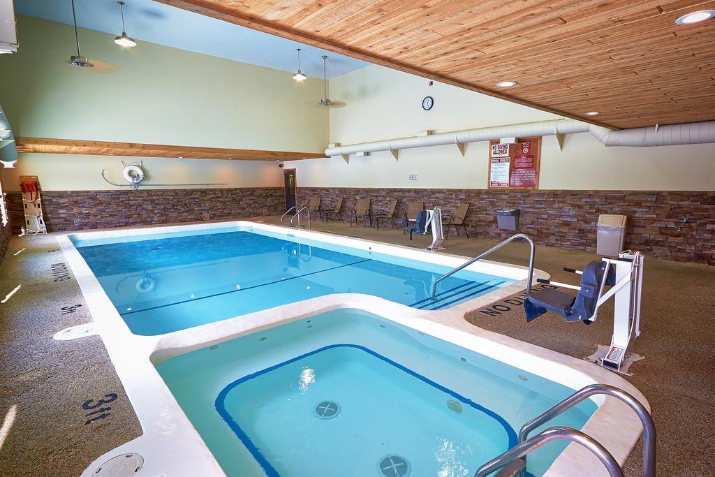 Days Inn by Wyndham Cadillac