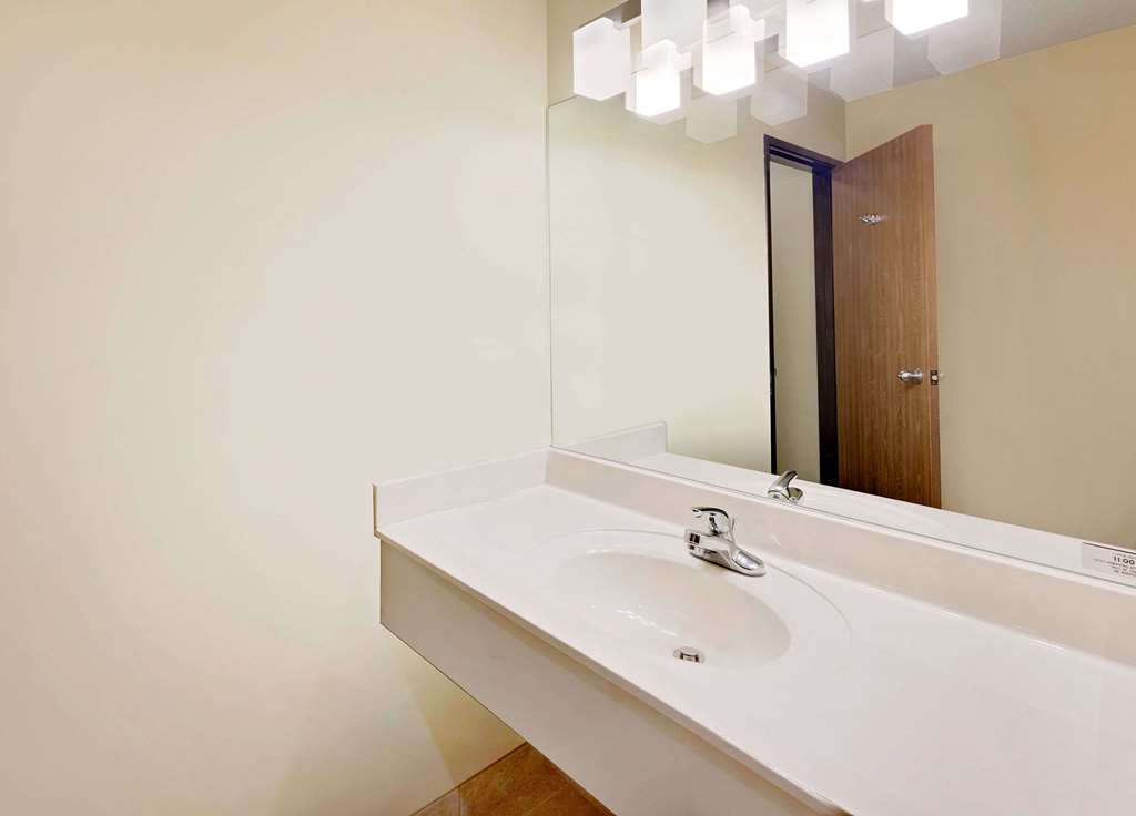 Days Inn by Wyndham Cadillac